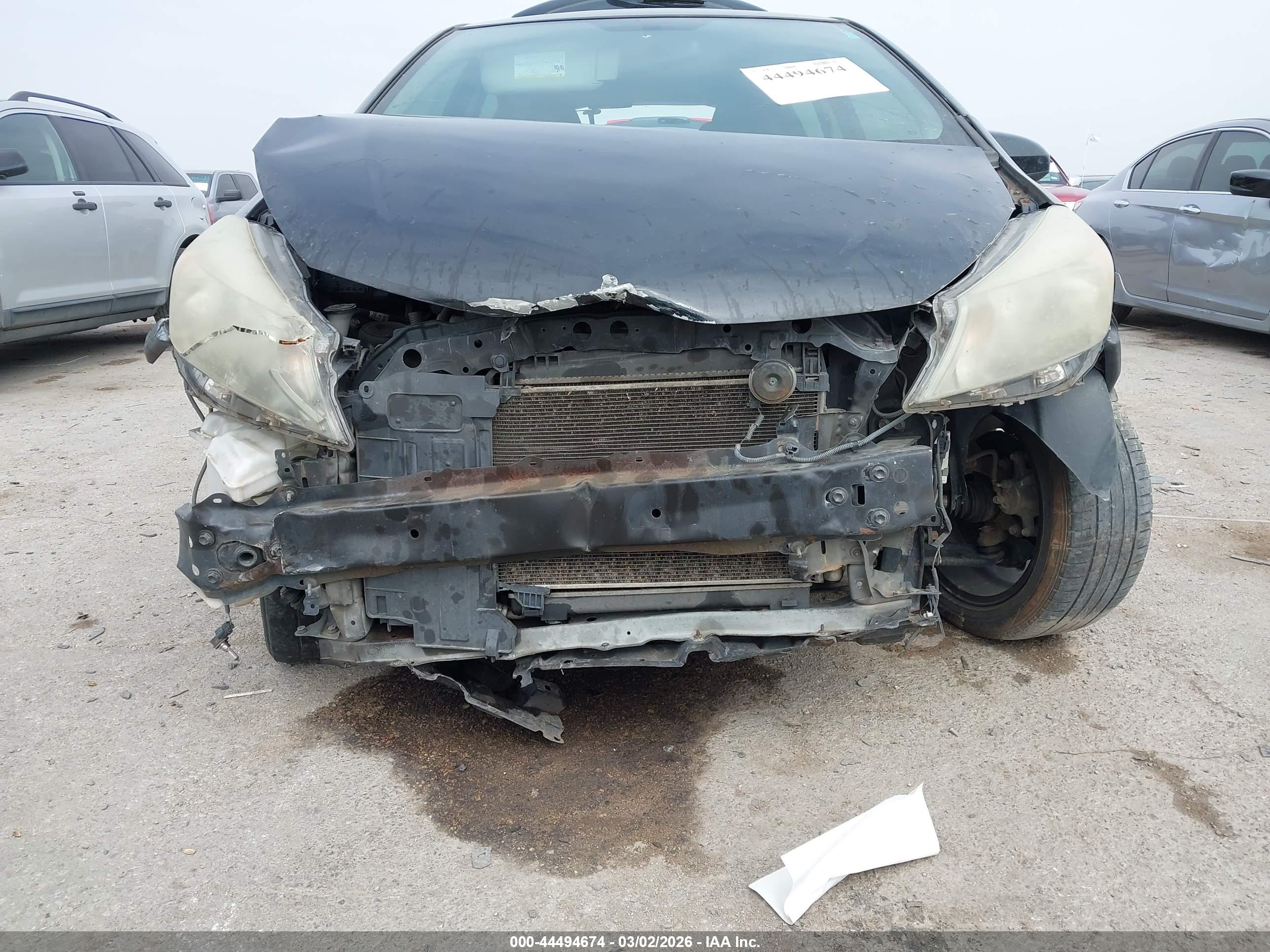 TOYOTA YARIS image 6