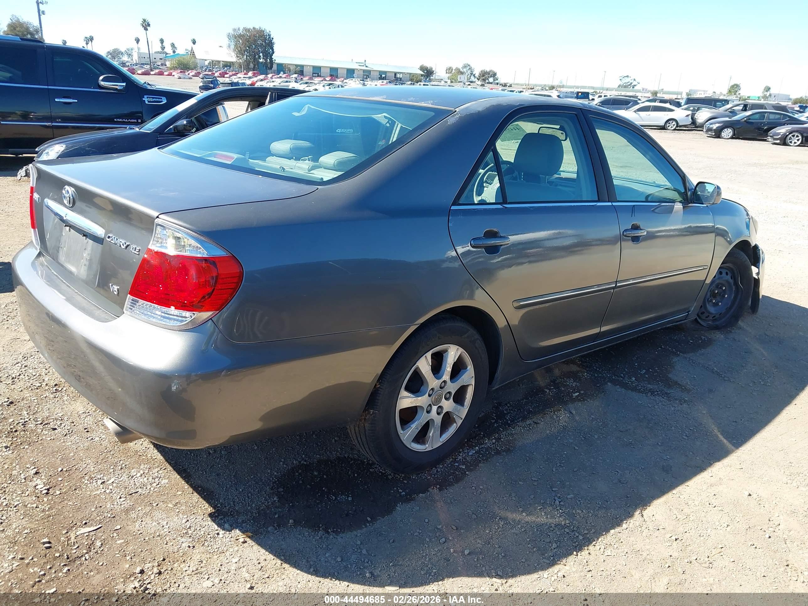 TOYOTA CAMRY image 4