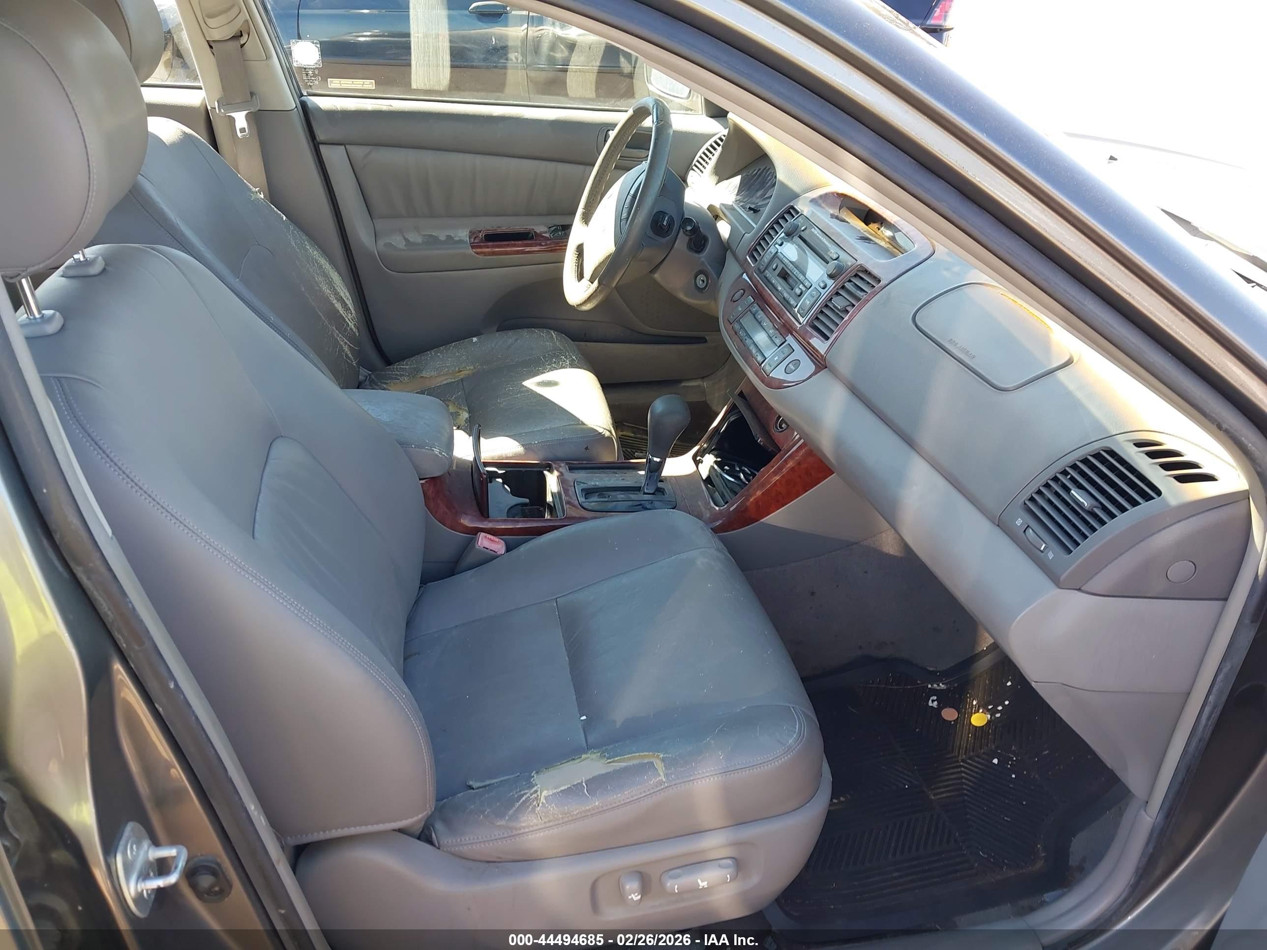TOYOTA CAMRY image 5