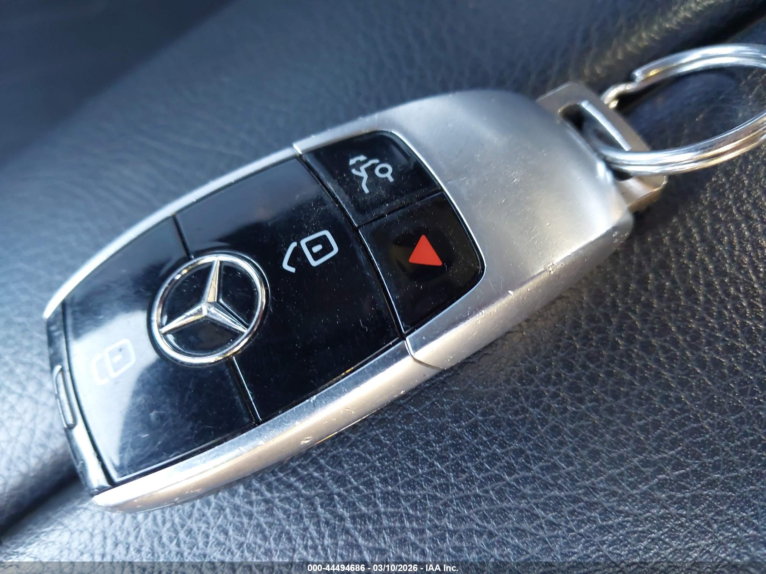 MERCEDES-BENZ E image 11