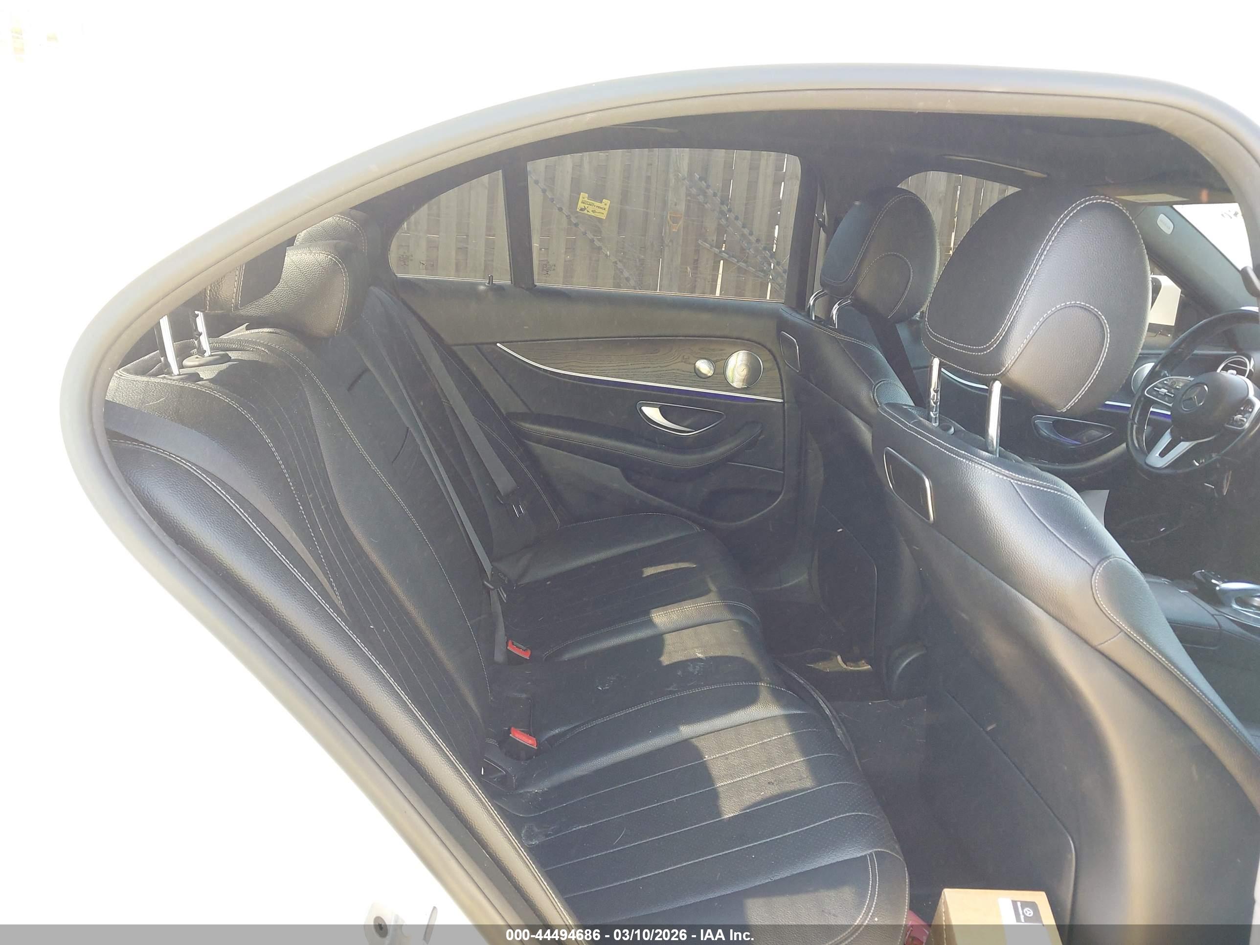 MERCEDES-BENZ E image 8