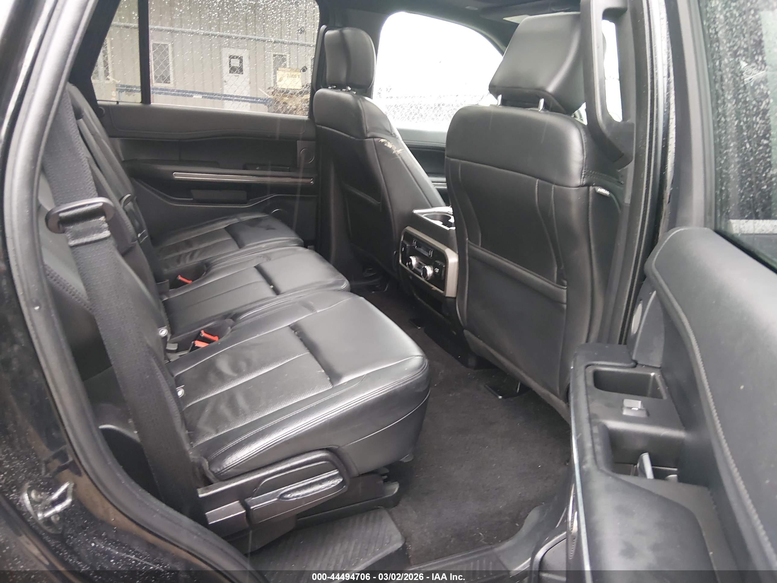 FORD EXPEDITION image 8