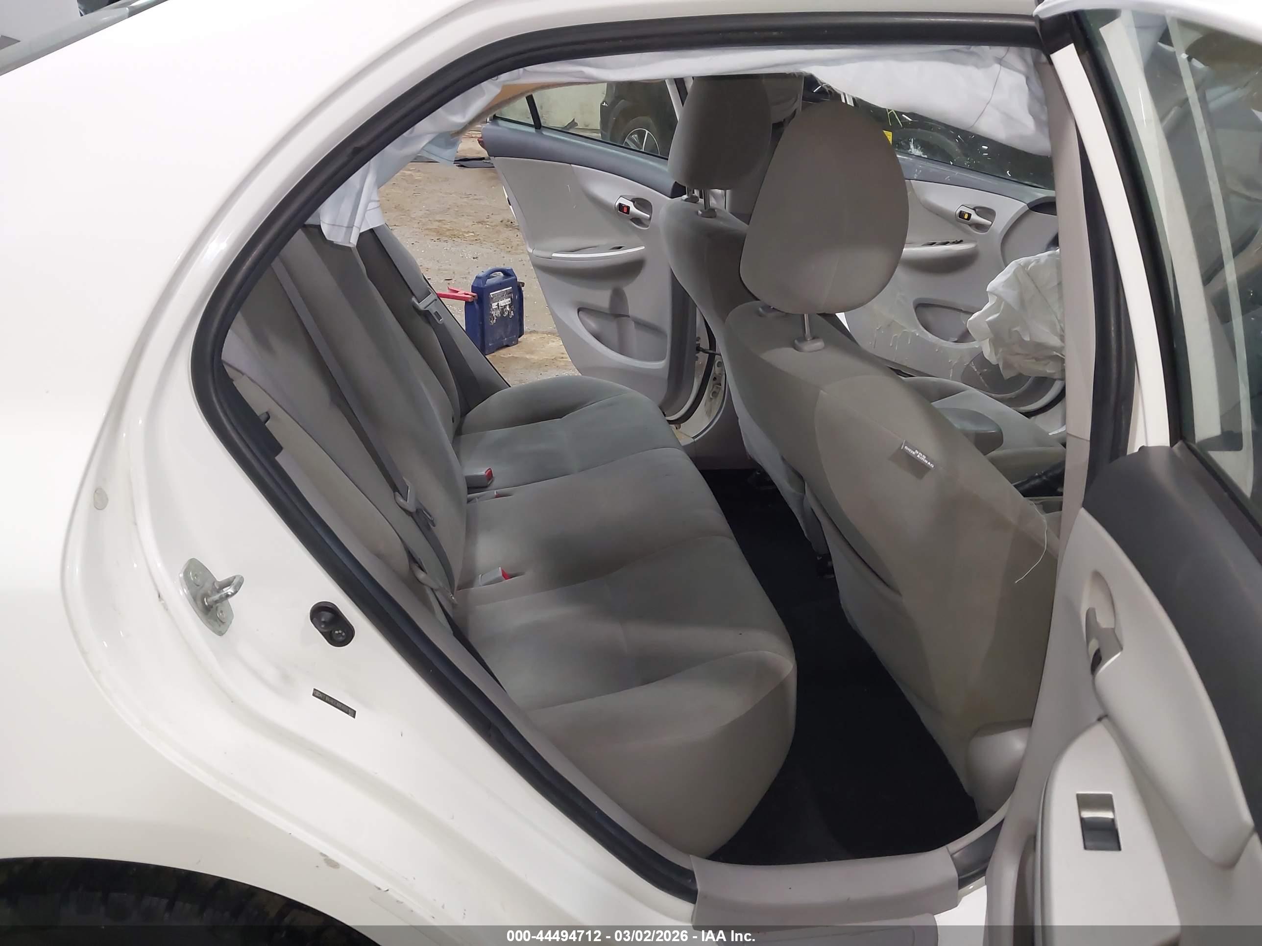 TOYOTA COROLLA image 8