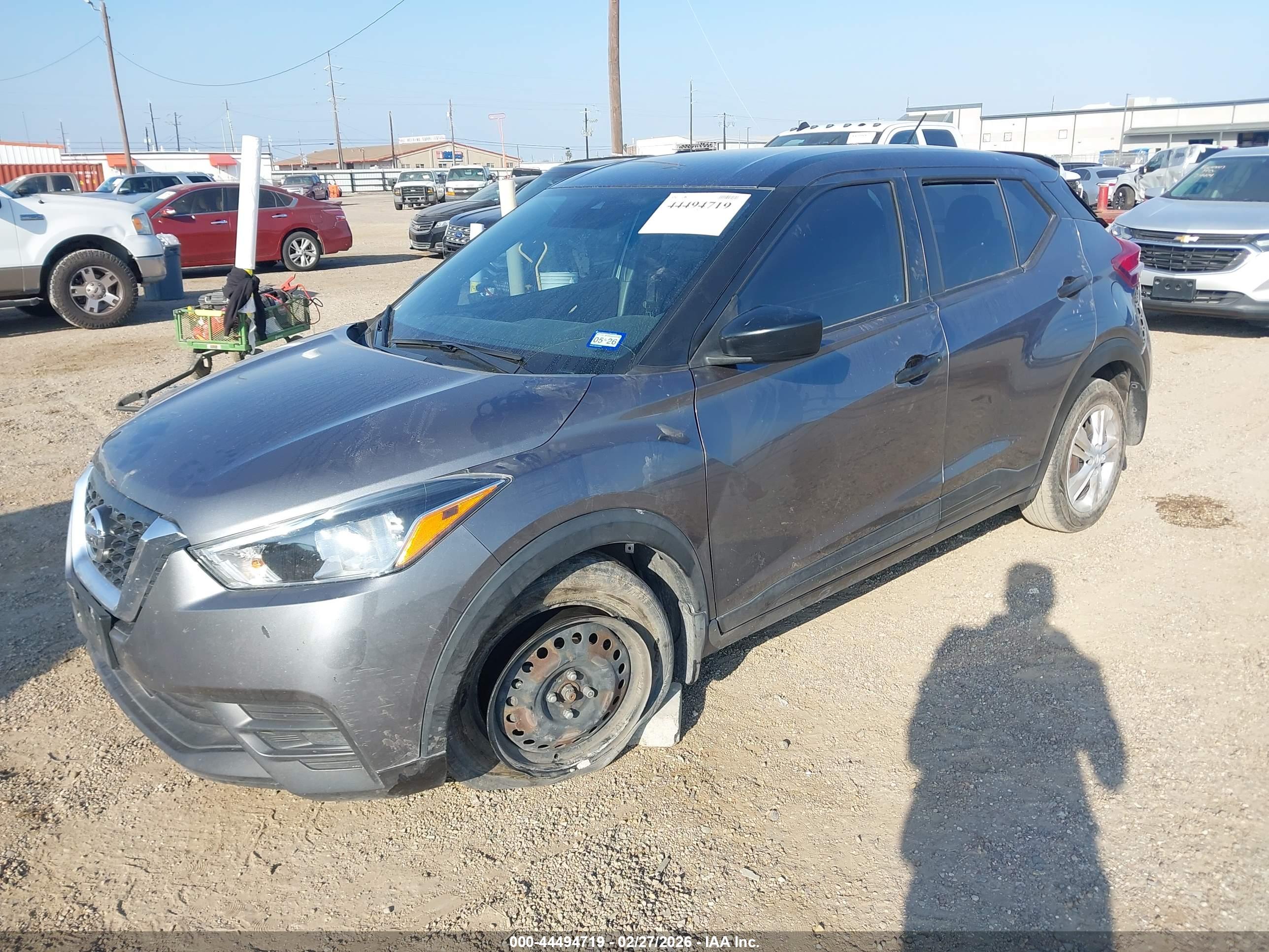 NISSAN KICKS image 2