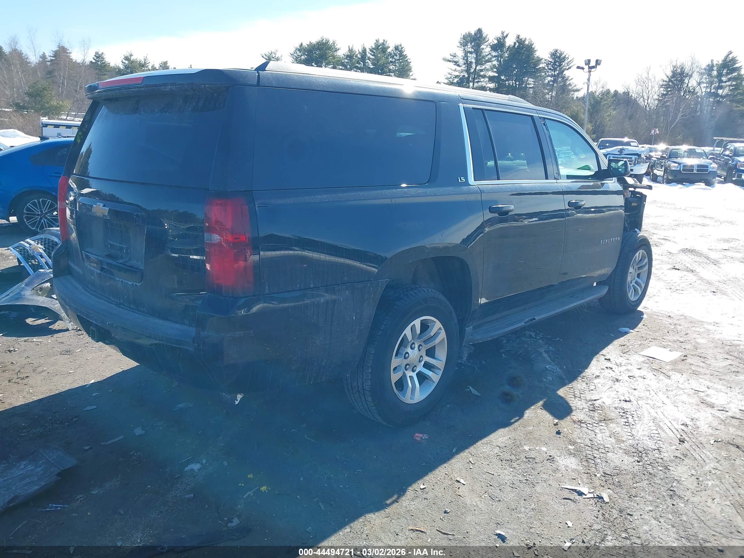 CHEVROLET SUBURBAN image 4