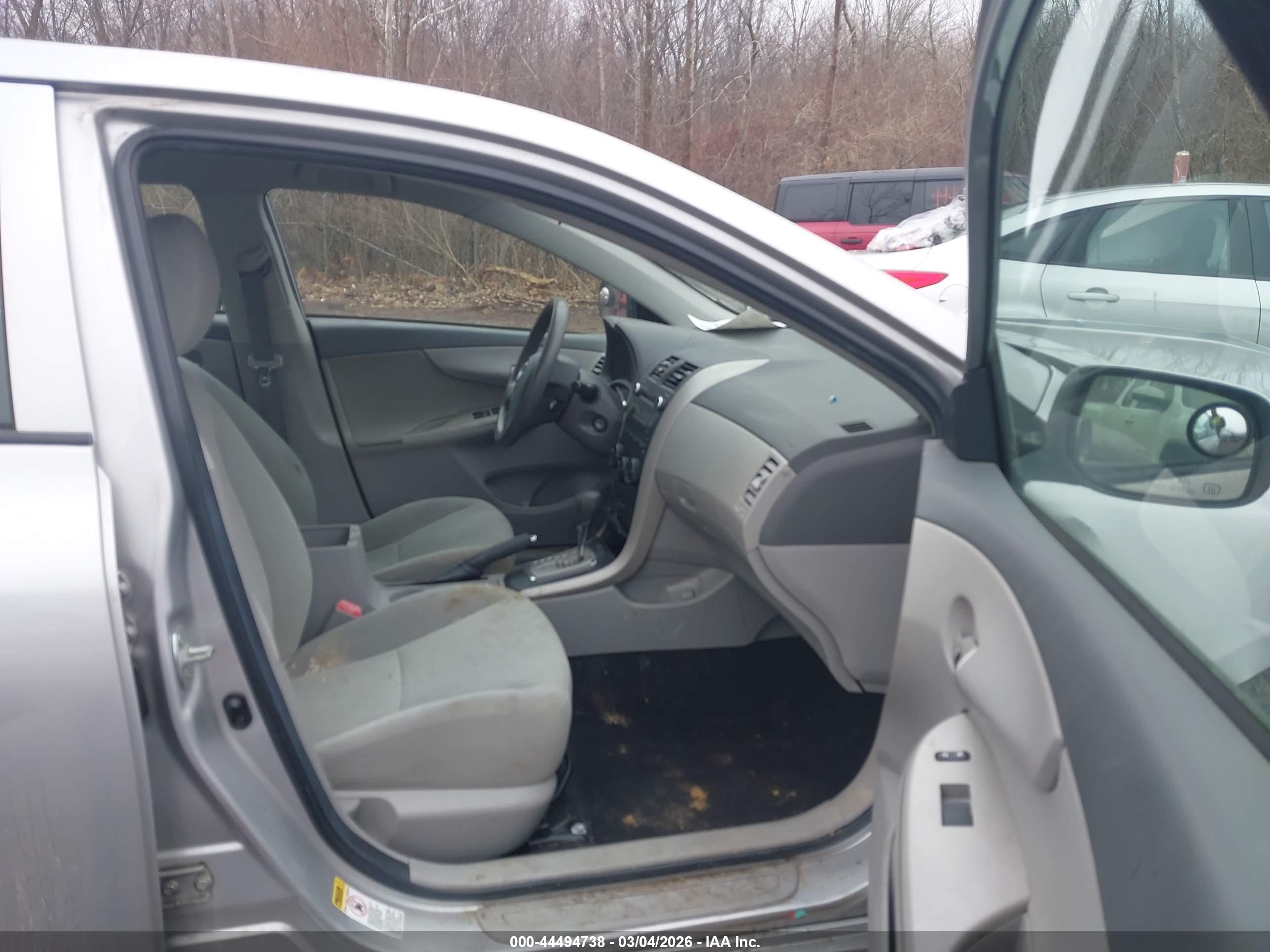 TOYOTA COROLLA image 5