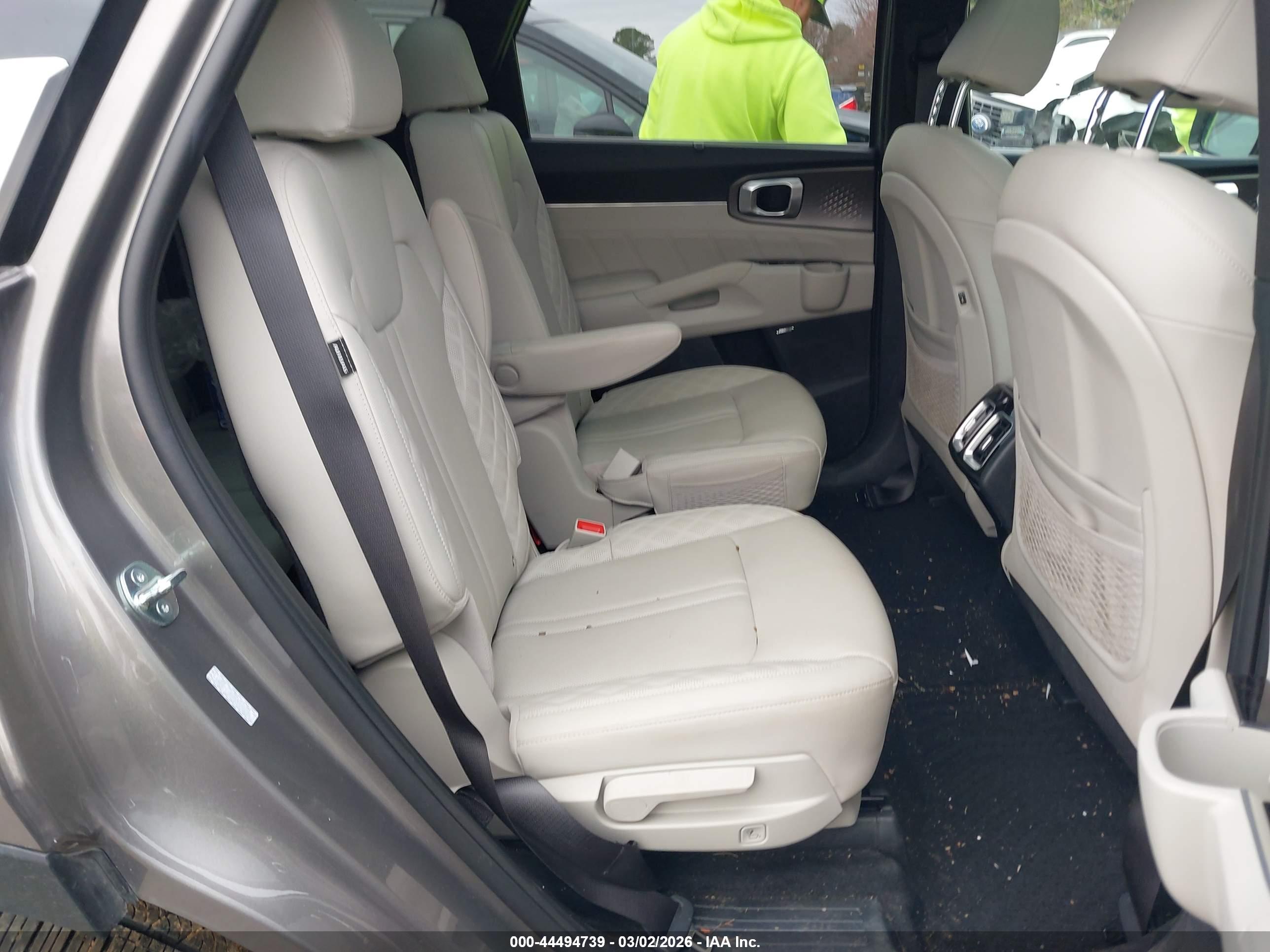 KIA SORENTO image 8