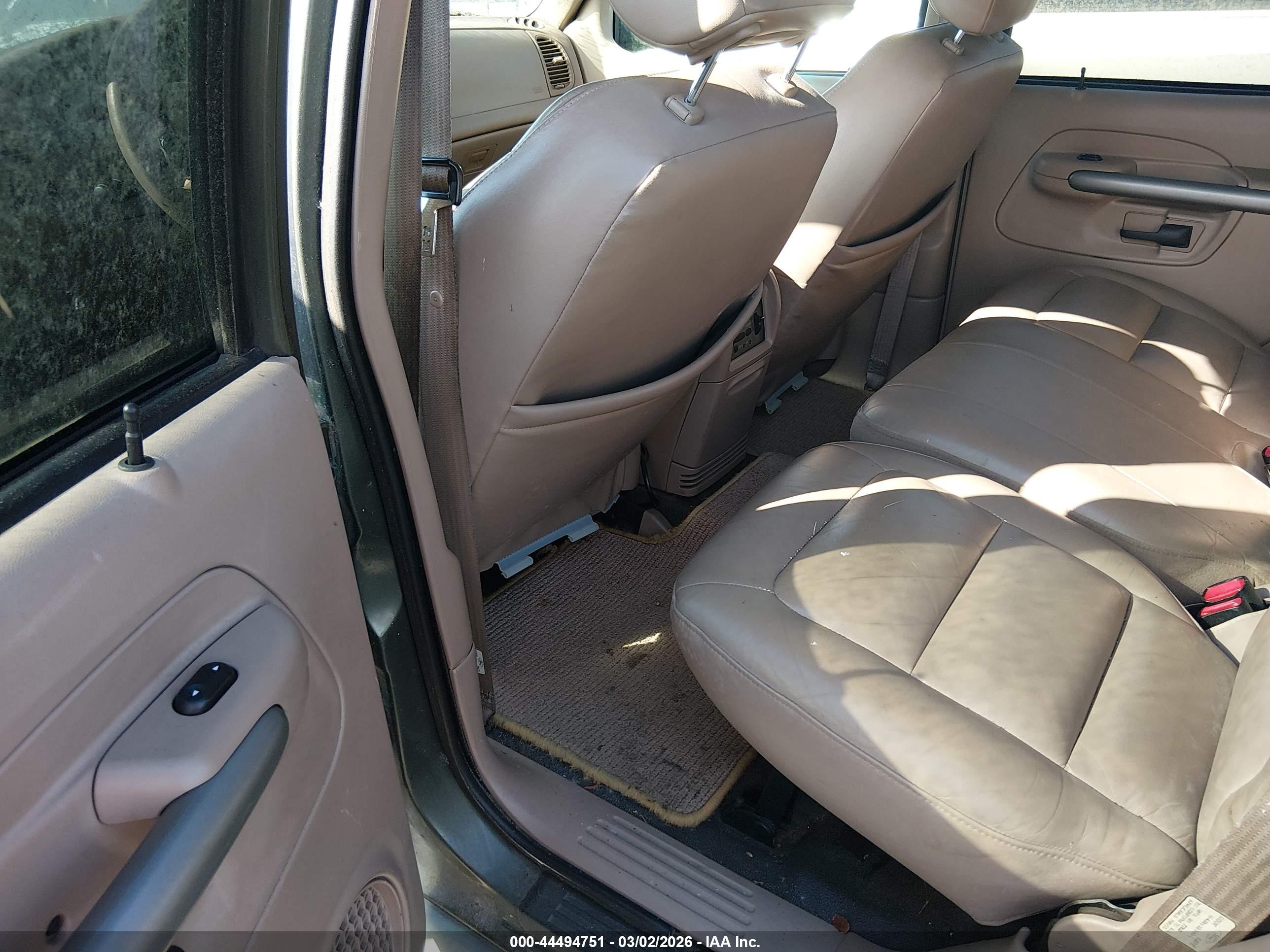 FORD EXPLORER image 8