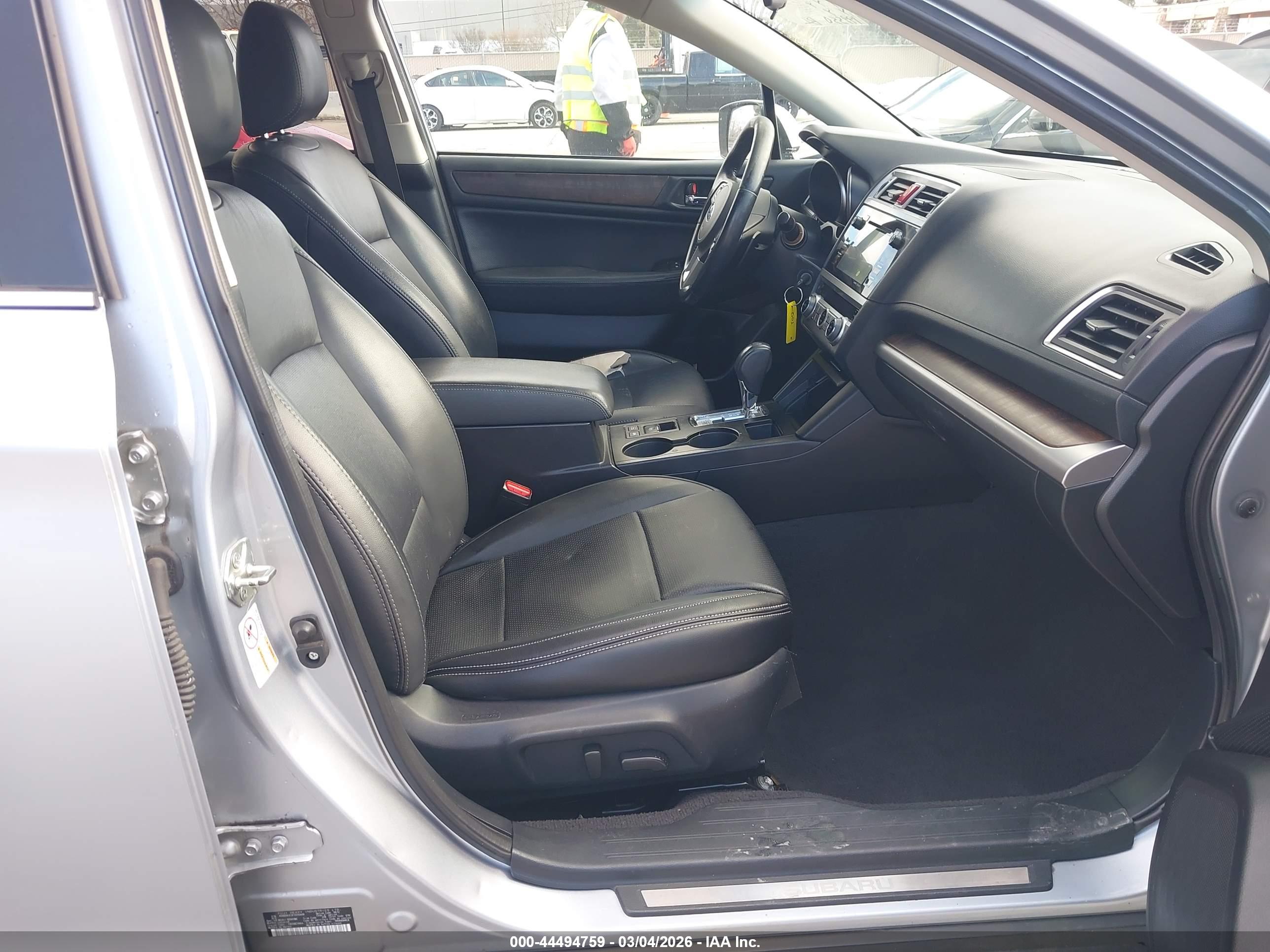 SUBARU OUTBACK image 5
