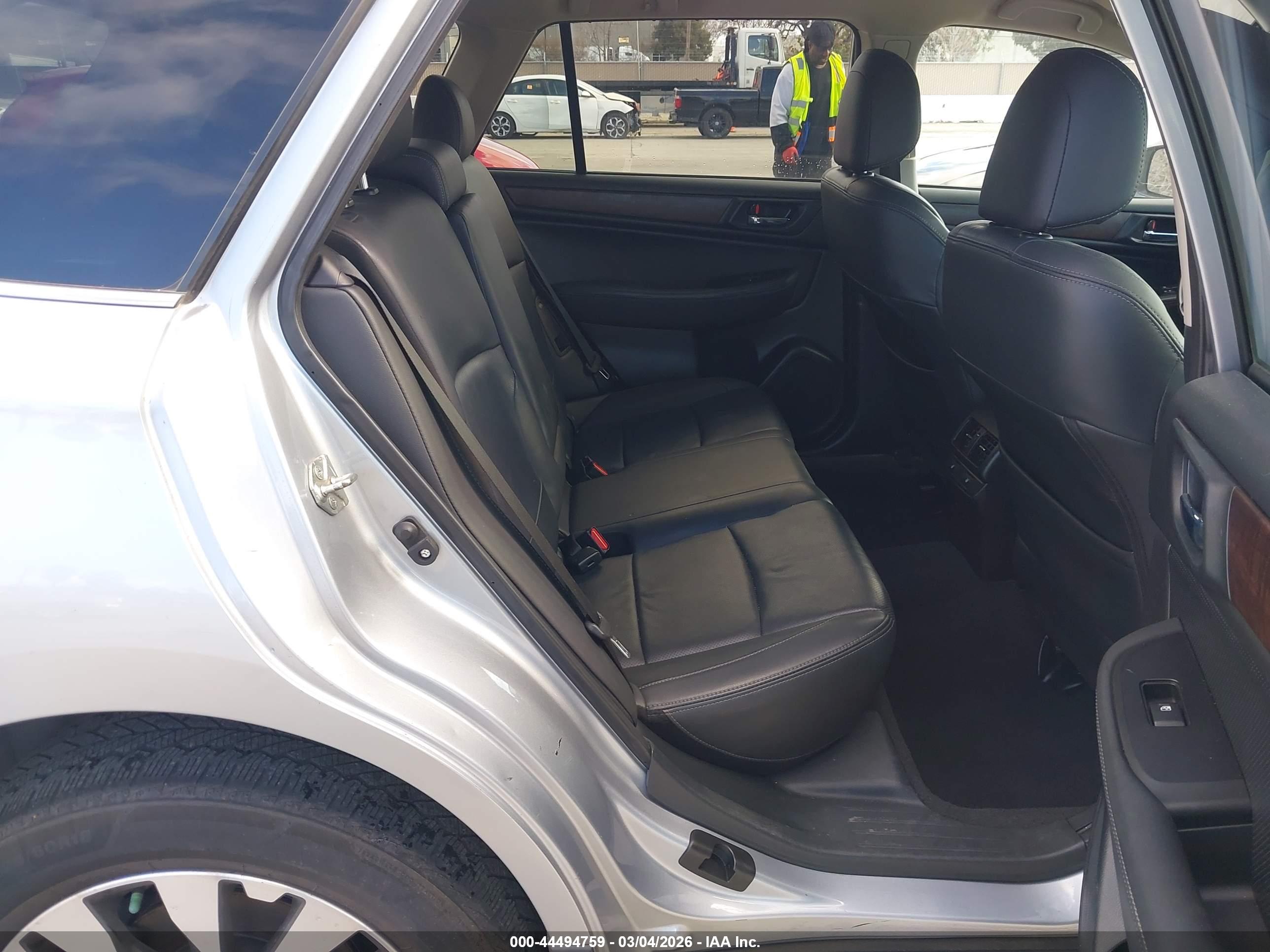 SUBARU OUTBACK image 8