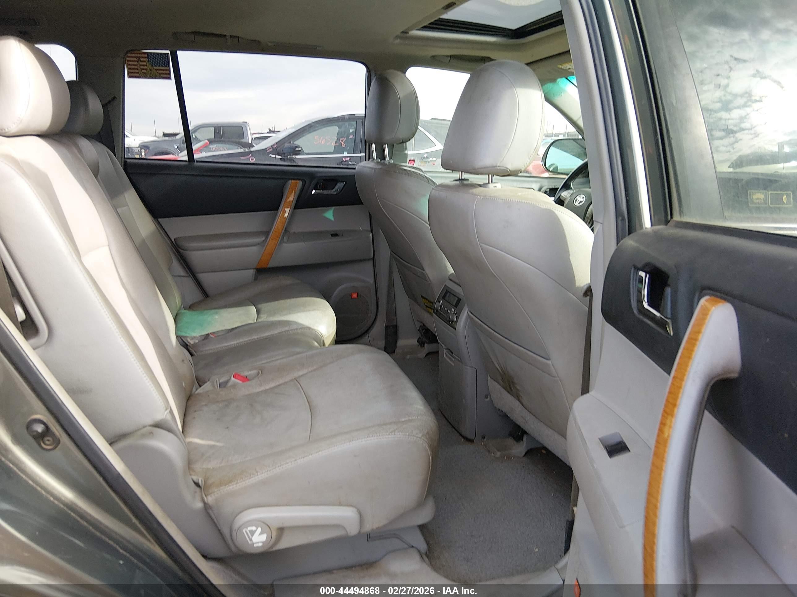 TOYOTA HIGHLANDER image 8