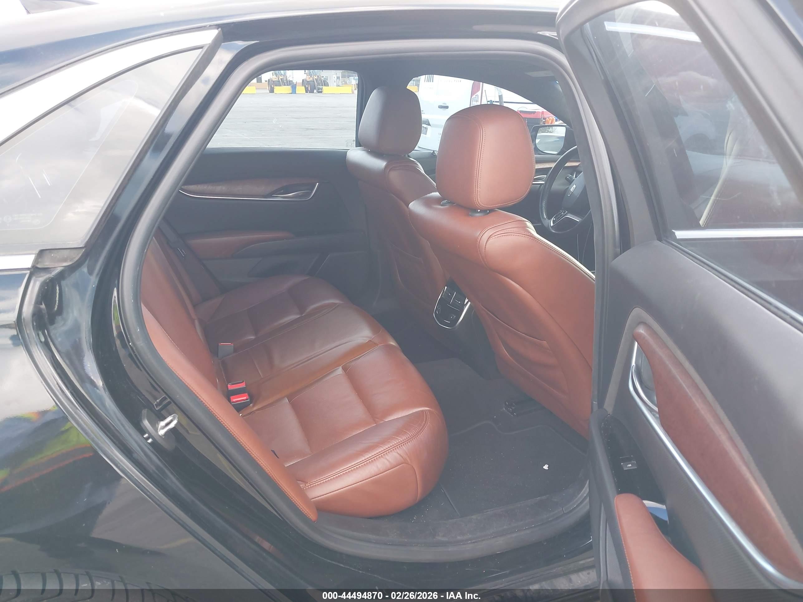 CADILLAC XTS image 8