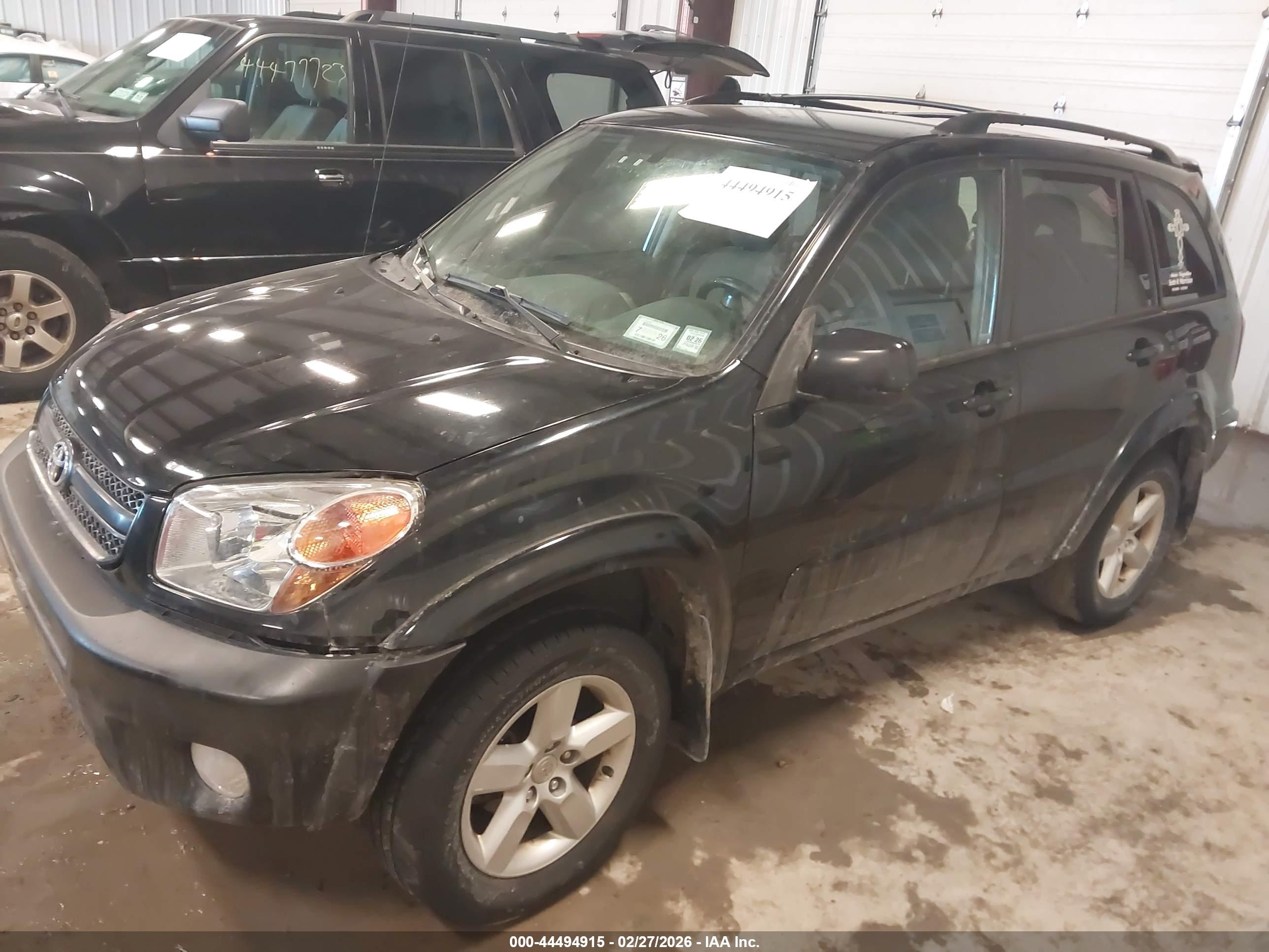 TOYOTA RAV4 image 2