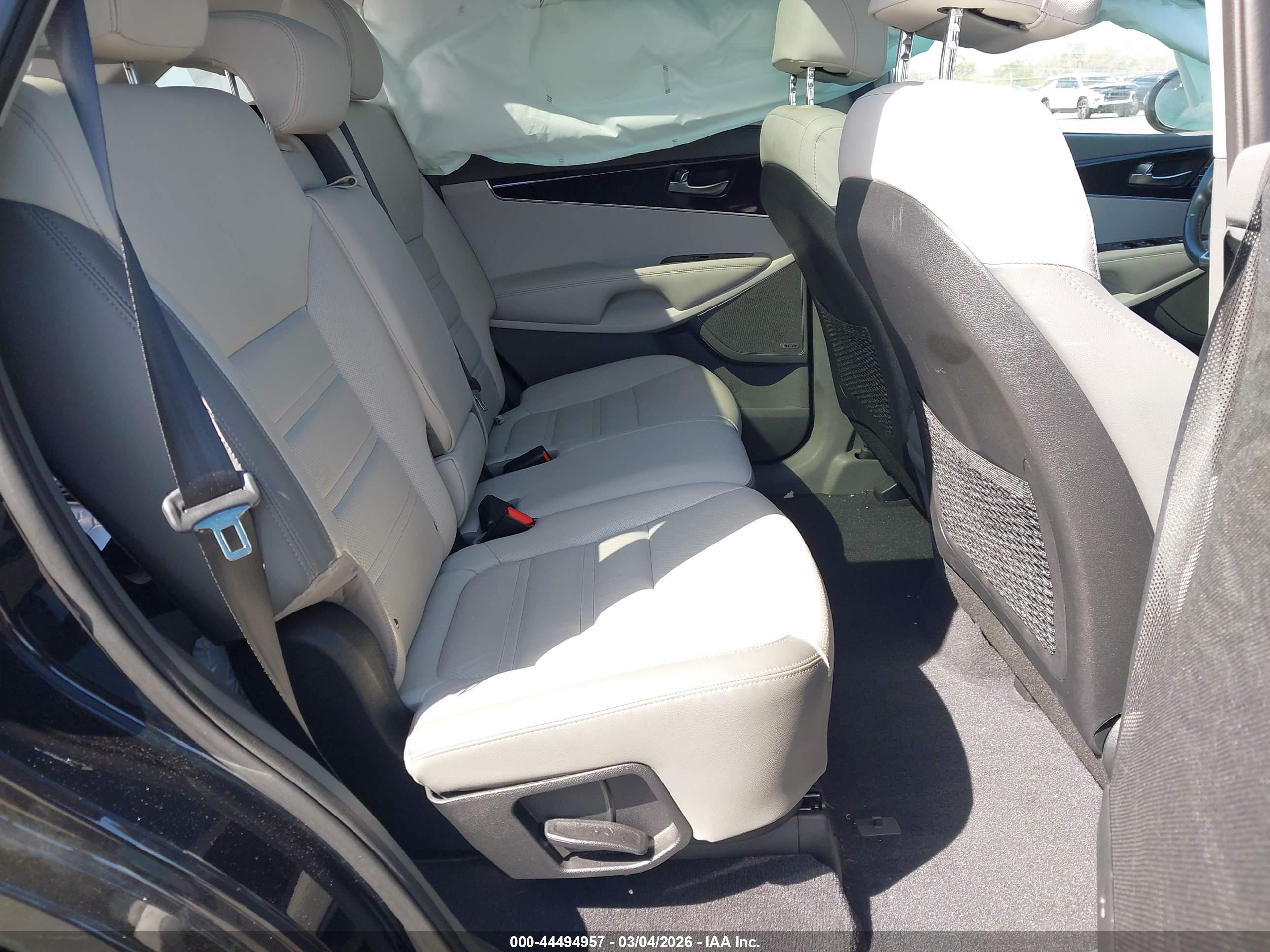 KIA SORENTO image 8