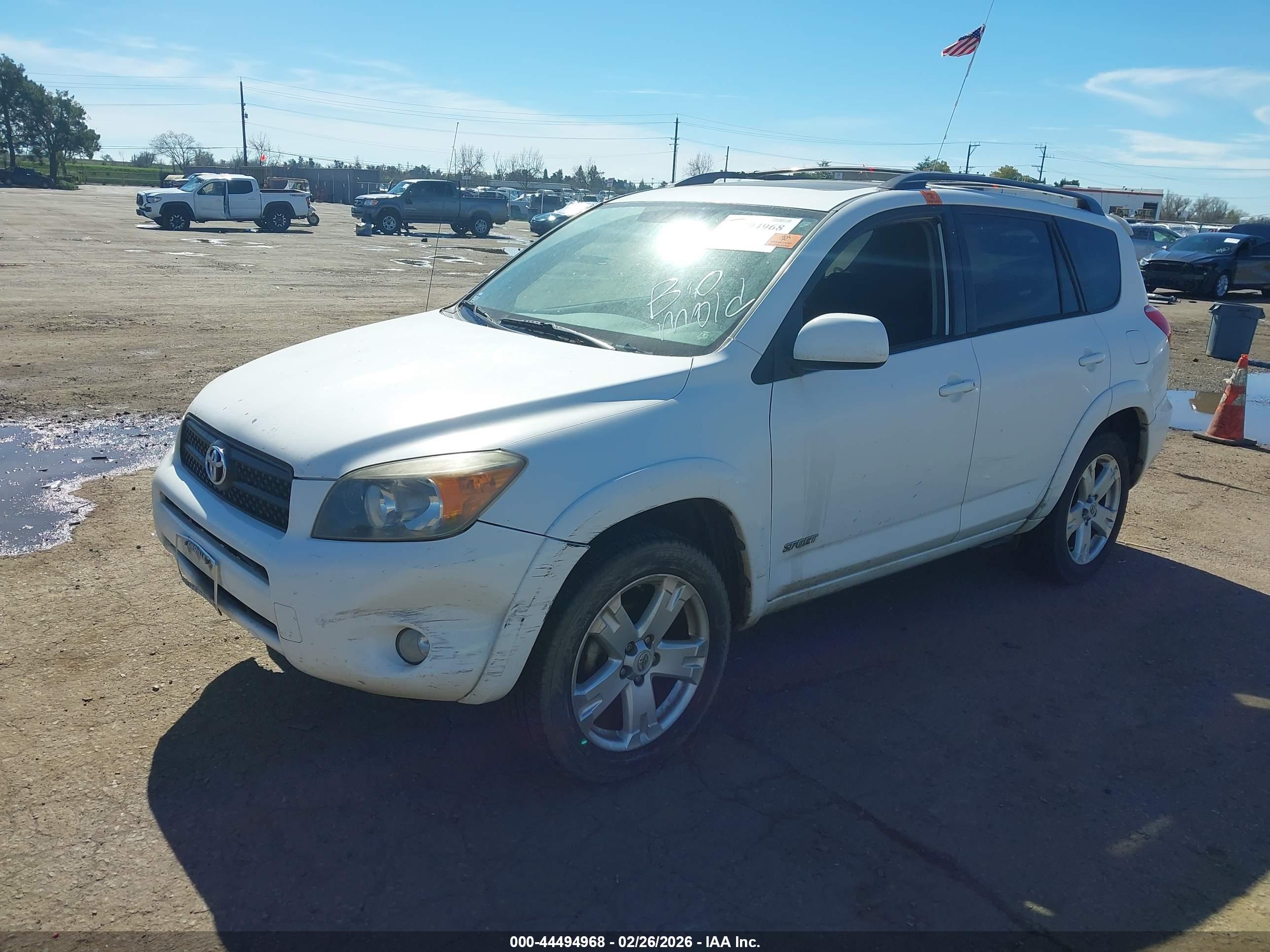 TOYOTA RAV4 image 2