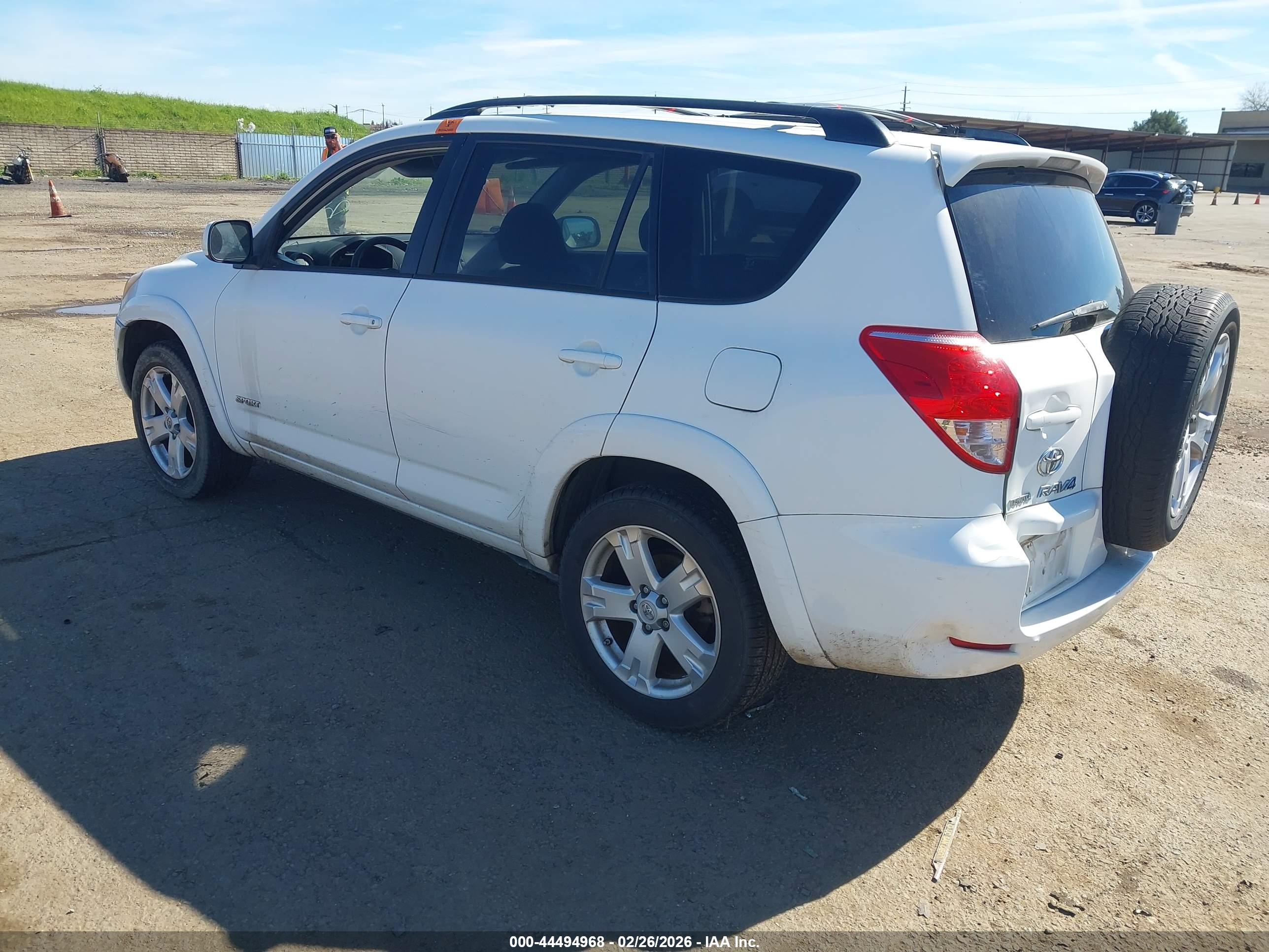 TOYOTA RAV4 image 3