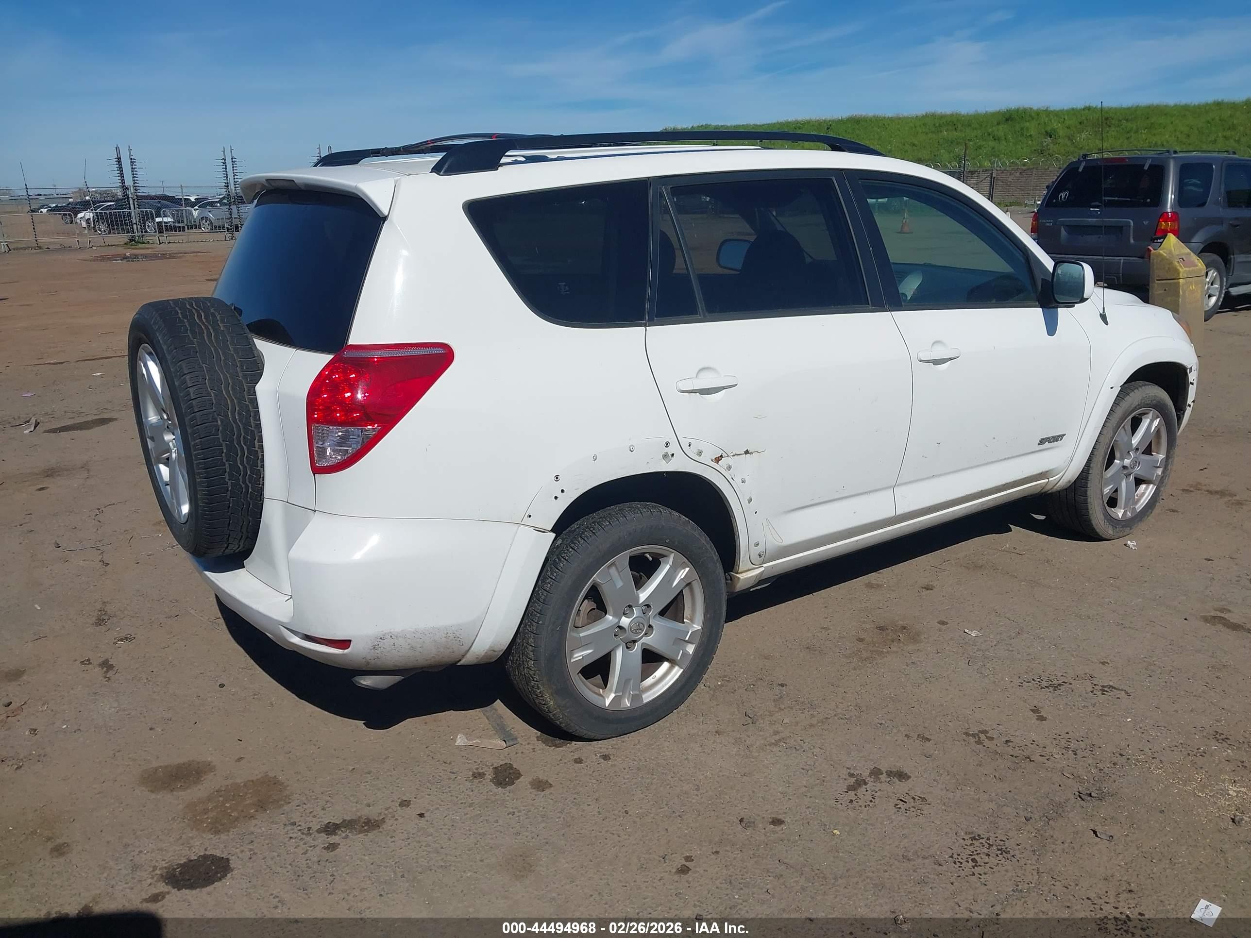 TOYOTA RAV4 image 4