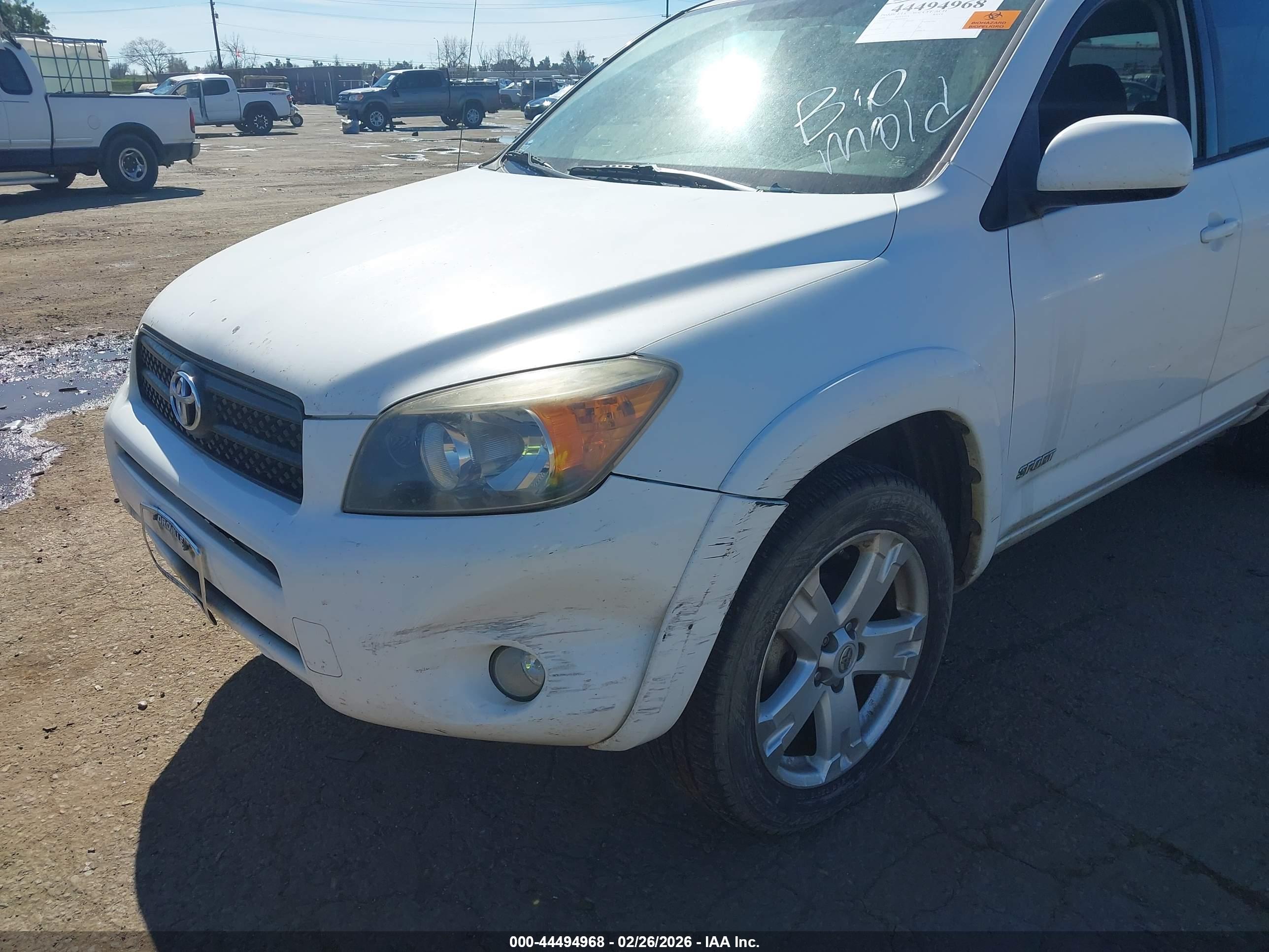 TOYOTA RAV4 image 6