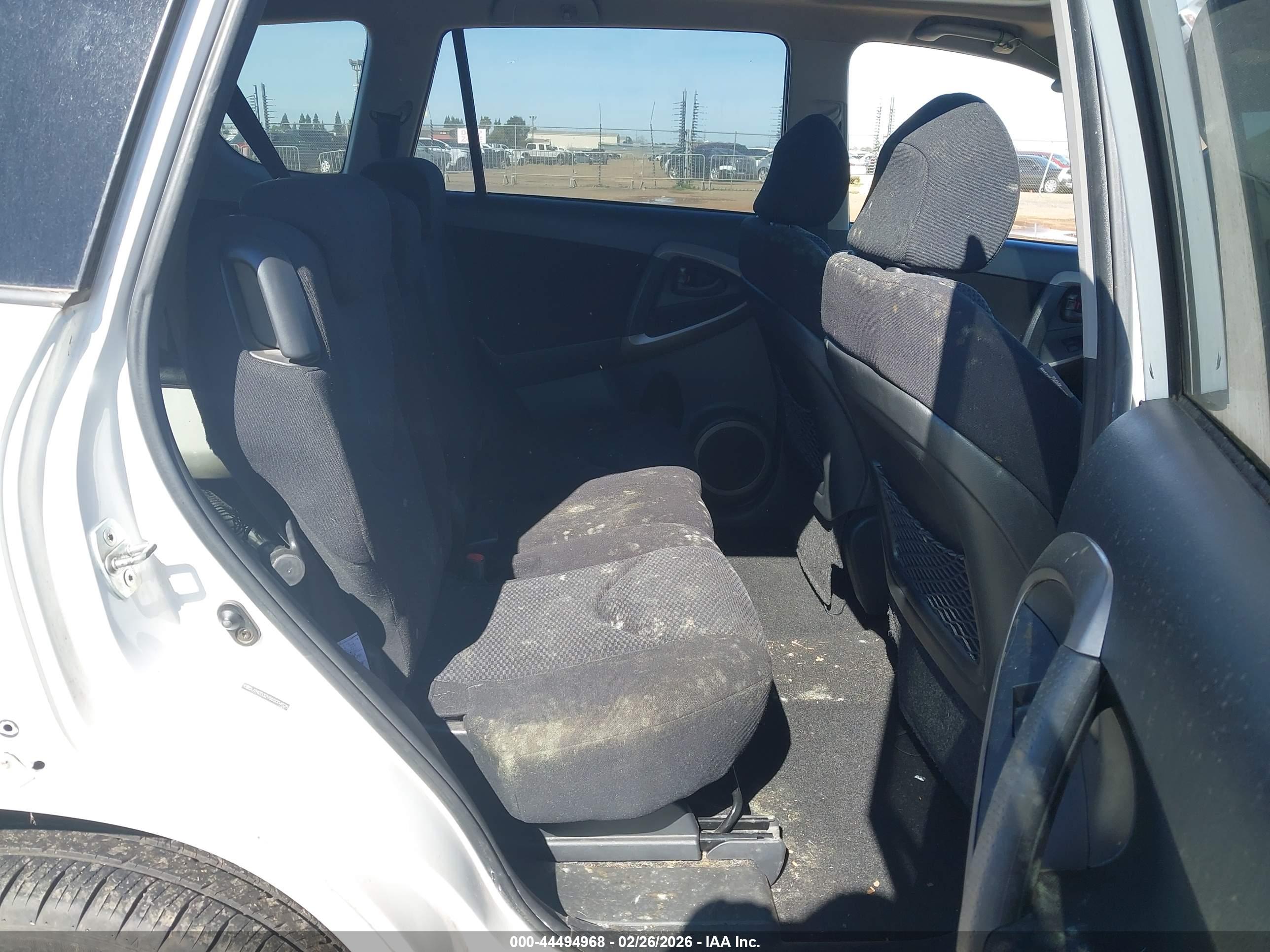 TOYOTA RAV4 image 8