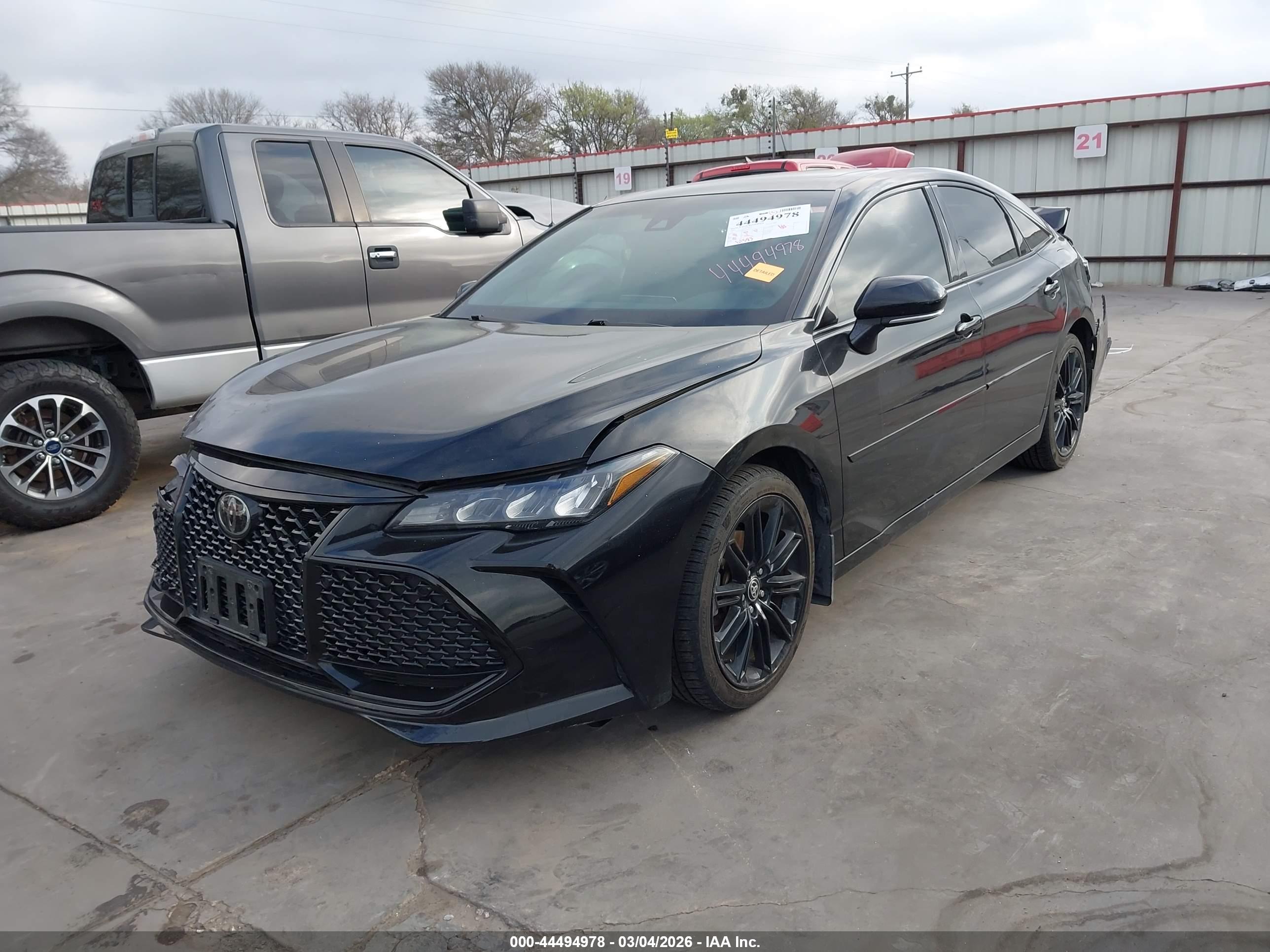 TOYOTA AVALON image 2