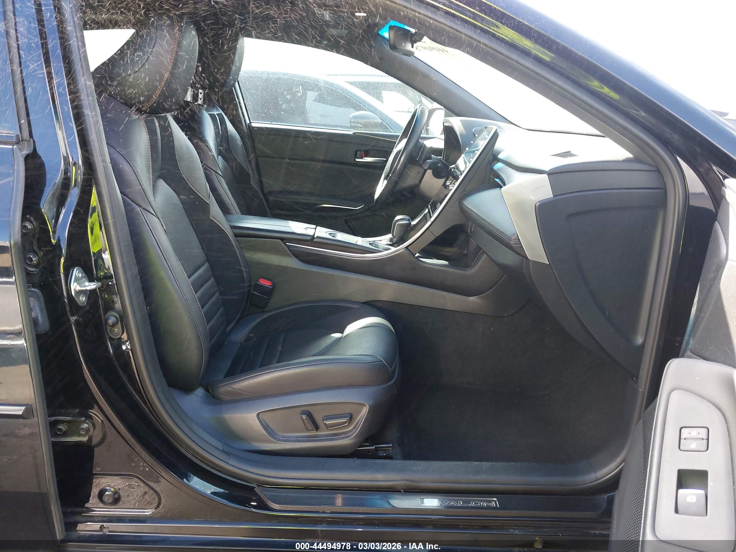 TOYOTA AVALON image 5