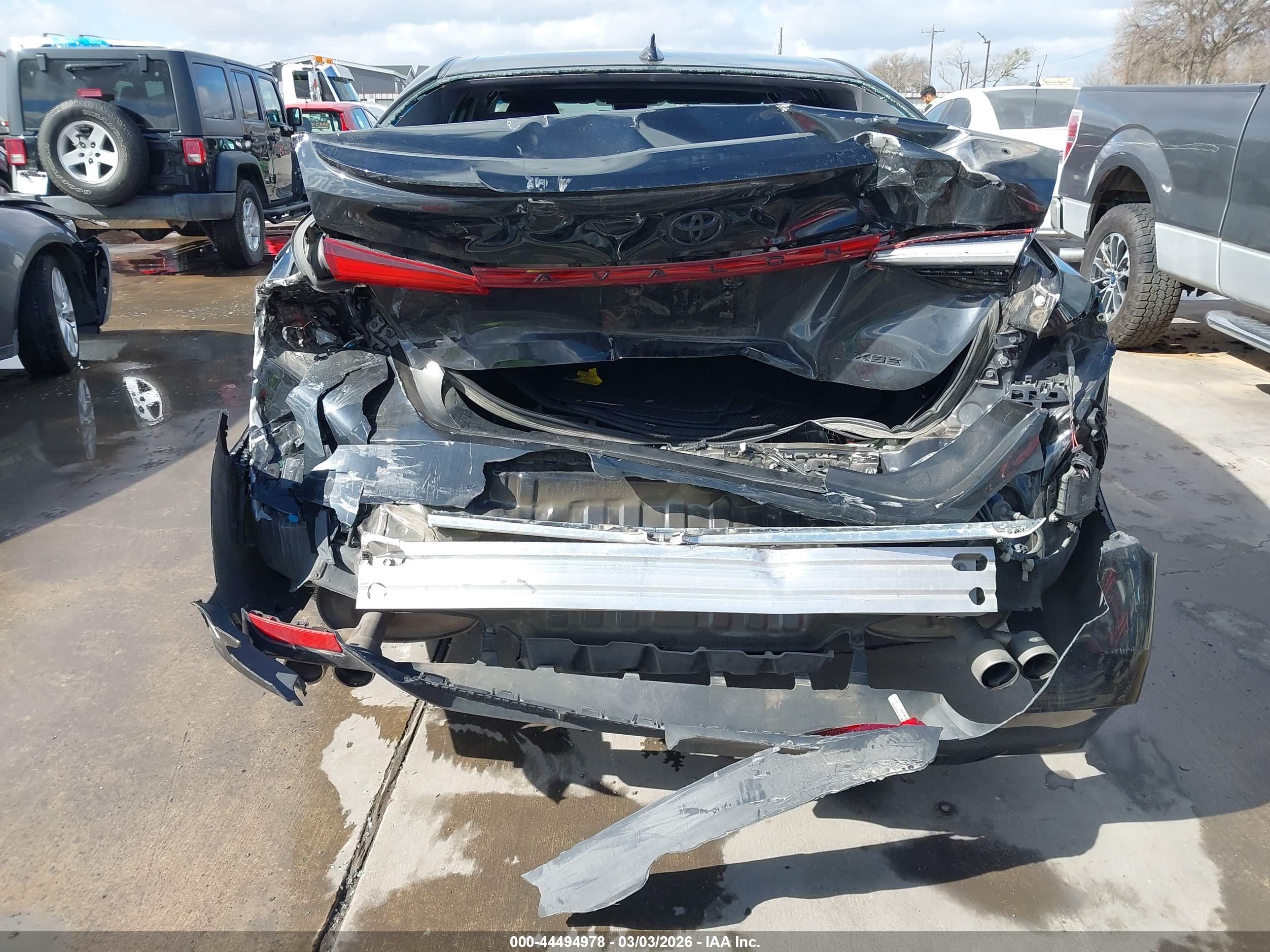 TOYOTA AVALON image 6