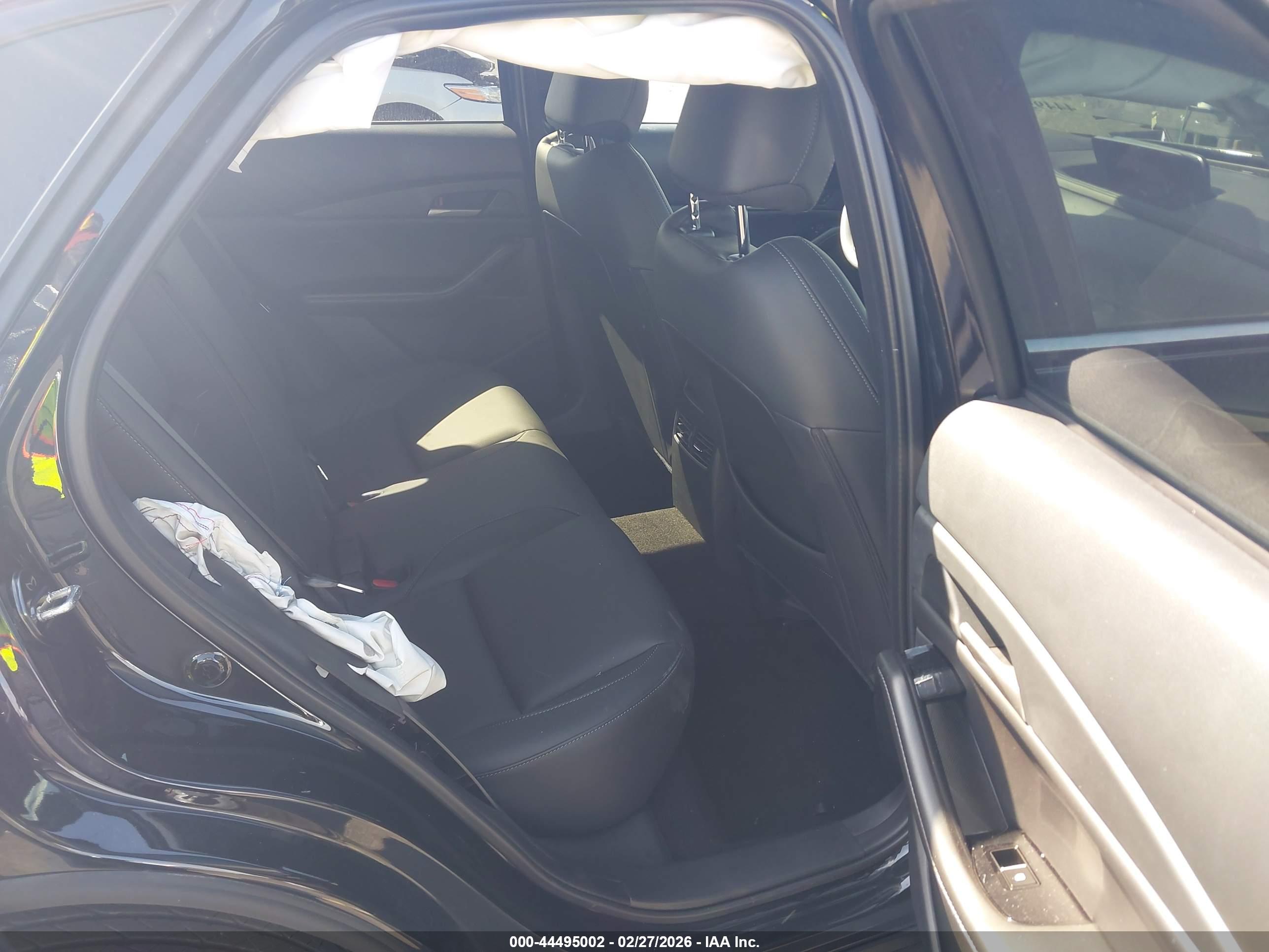 MAZDA CX-30 image 8