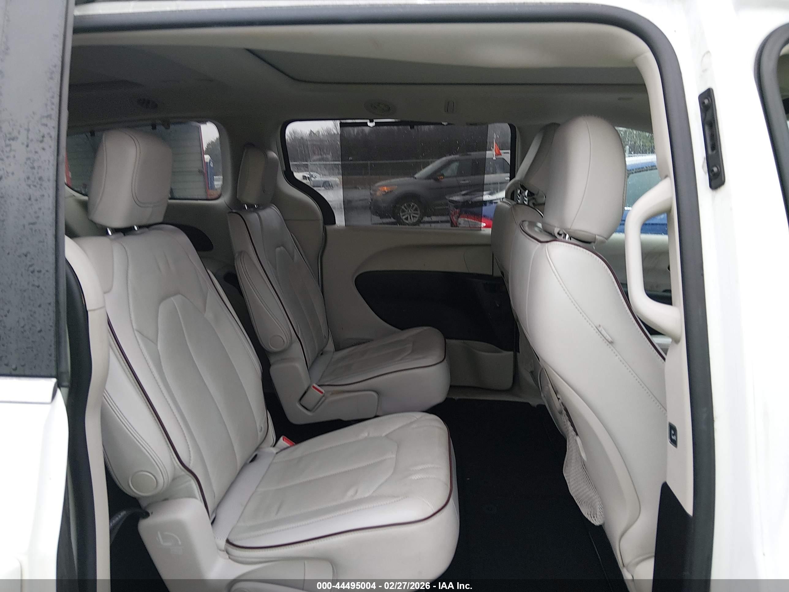 CHRYSLER PACIFICA image 8