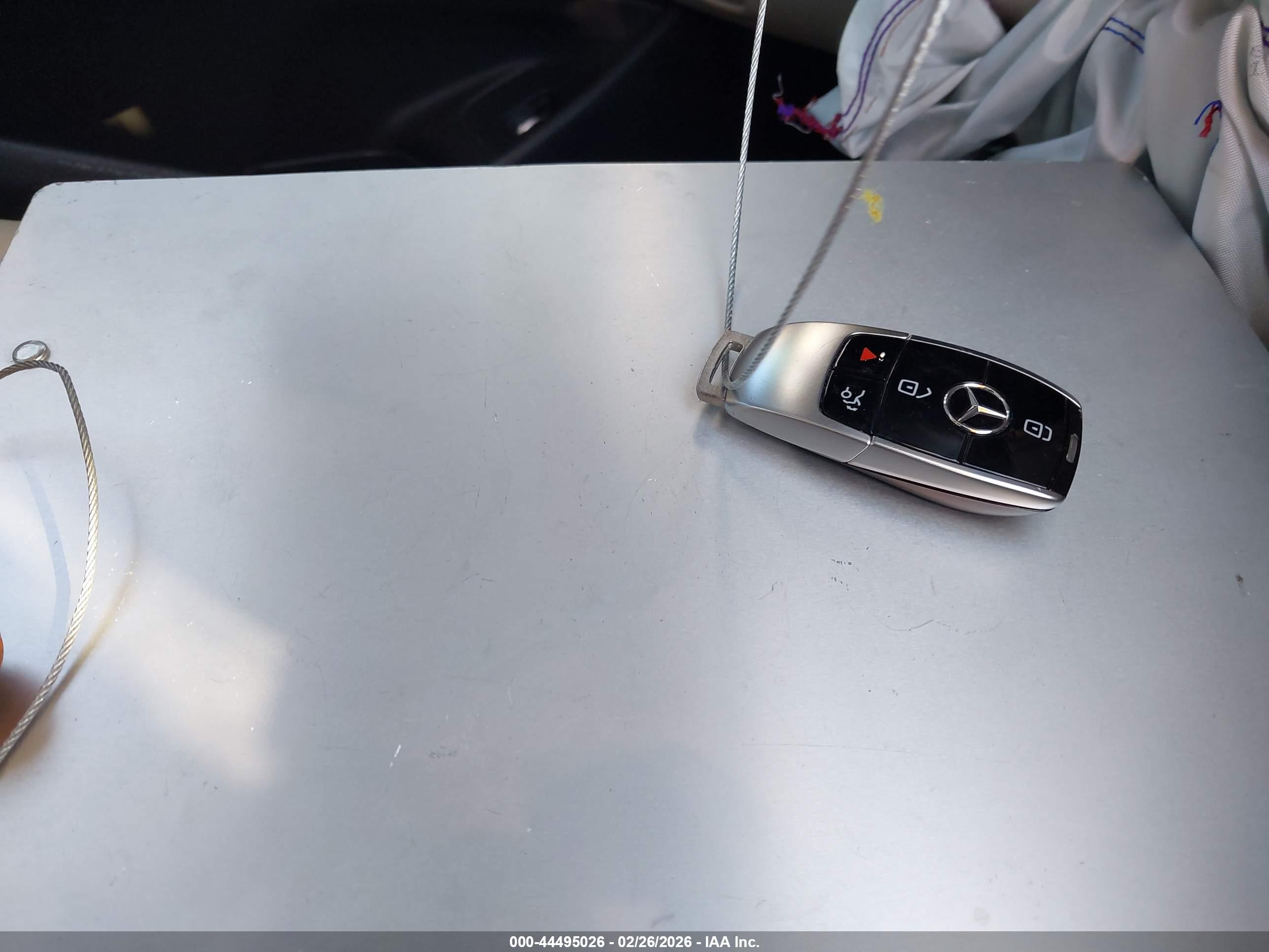 MERCEDES-BENZ E image 11