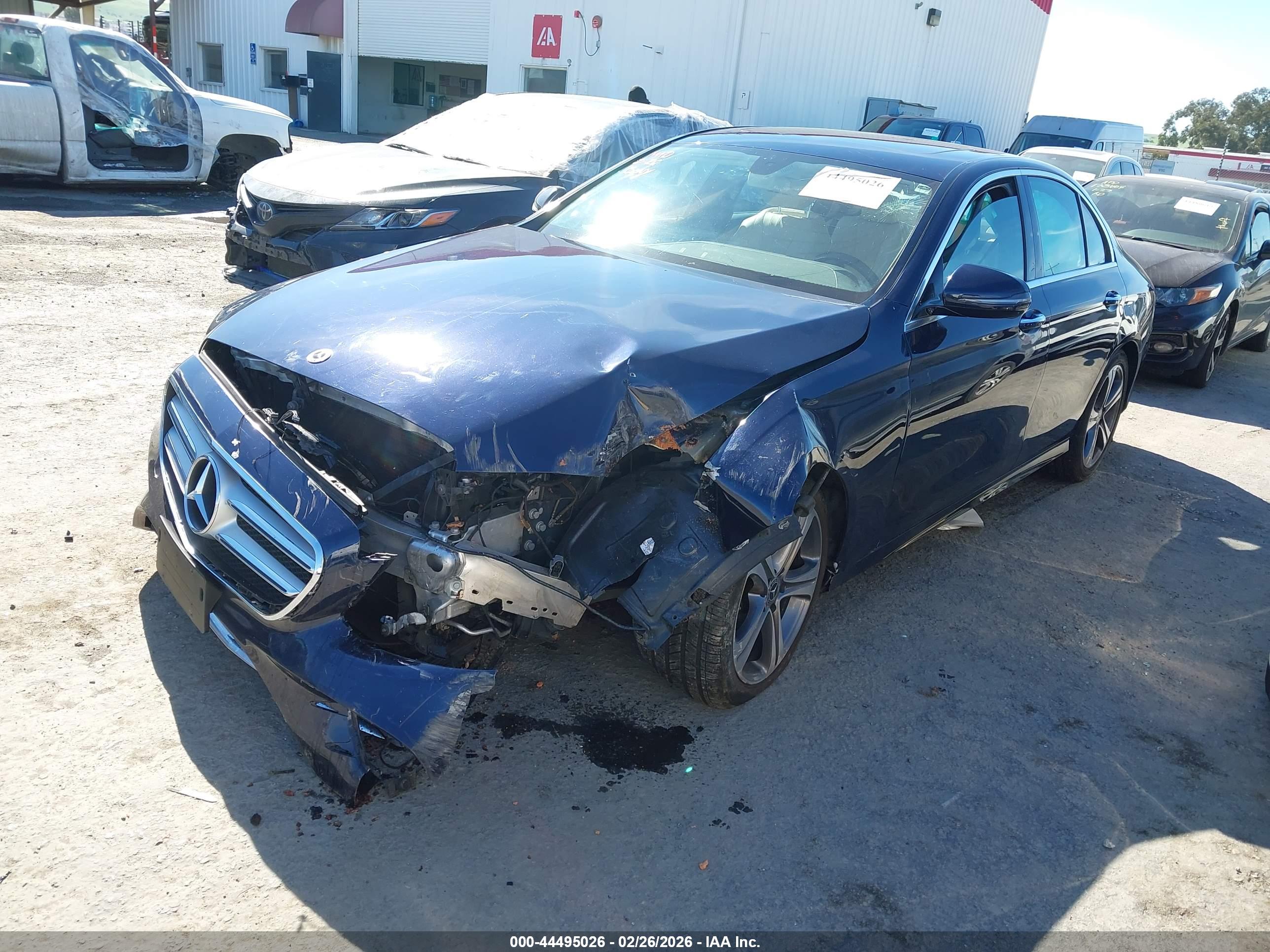 MERCEDES-BENZ E image 2