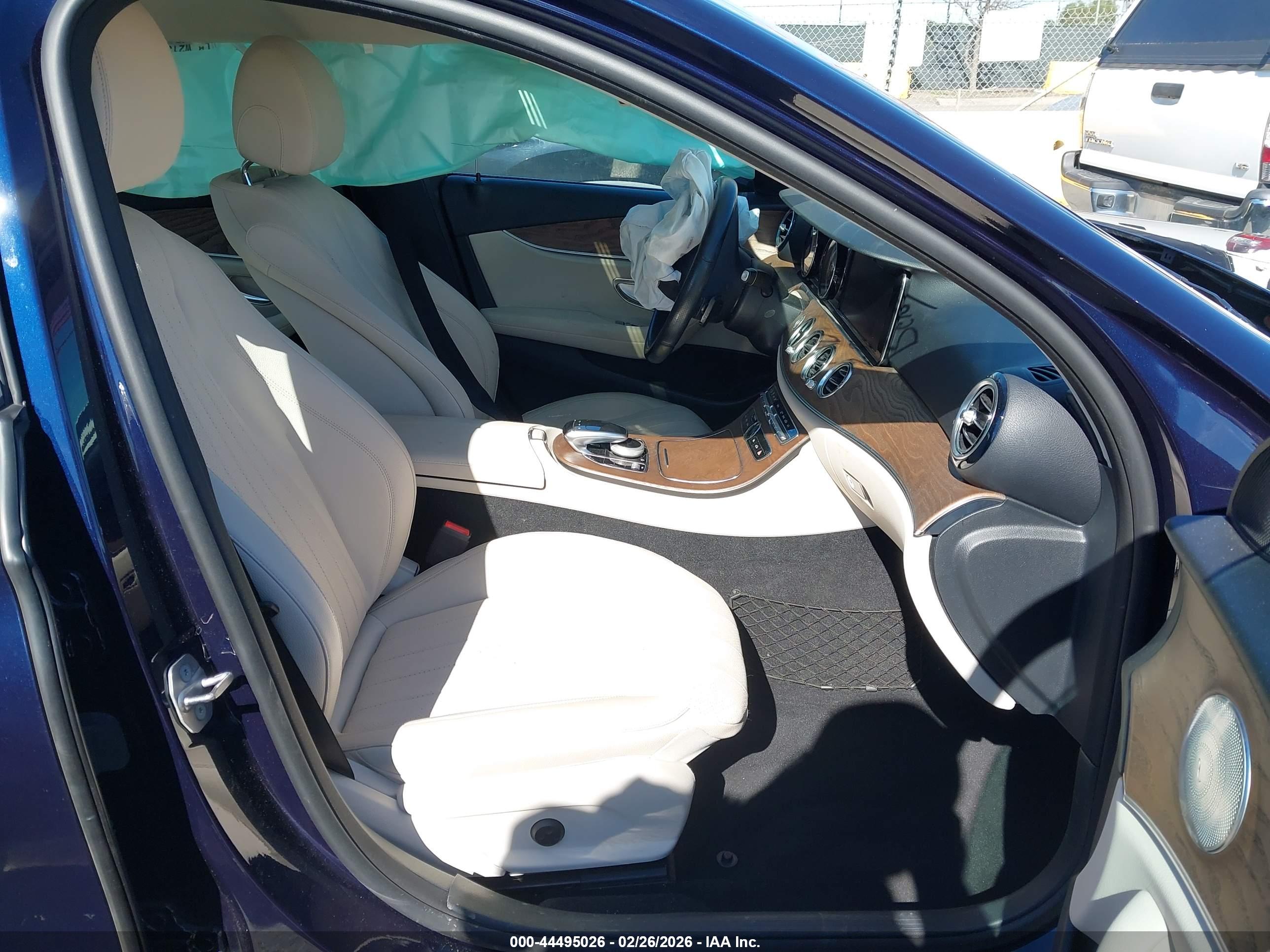 MERCEDES-BENZ E image 5