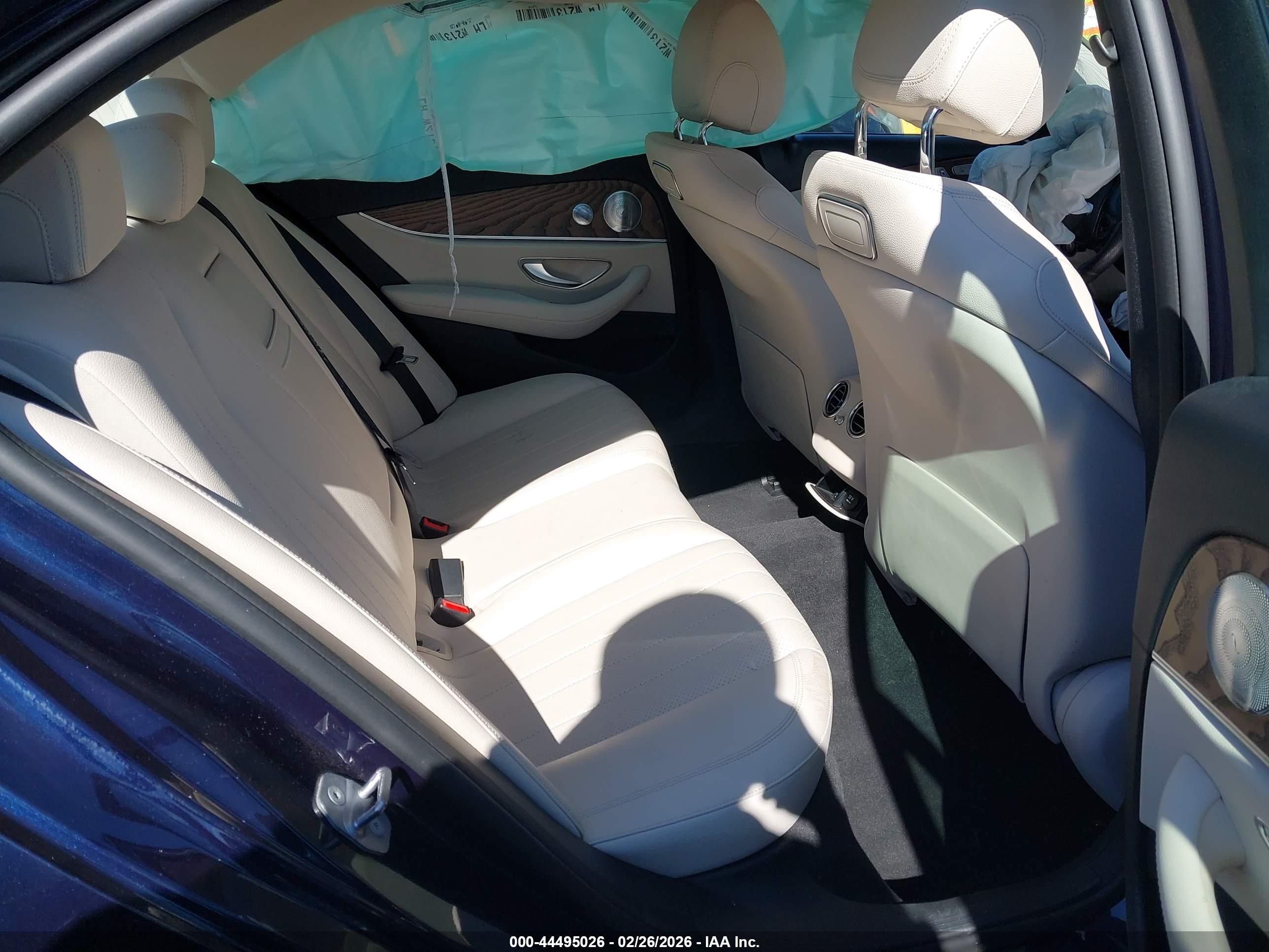 MERCEDES-BENZ E image 8