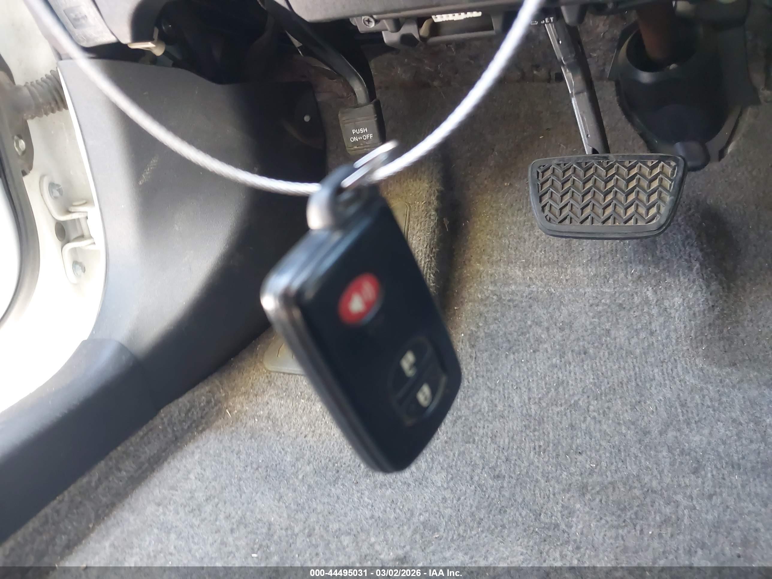 TOYOTA PRIUS image 11