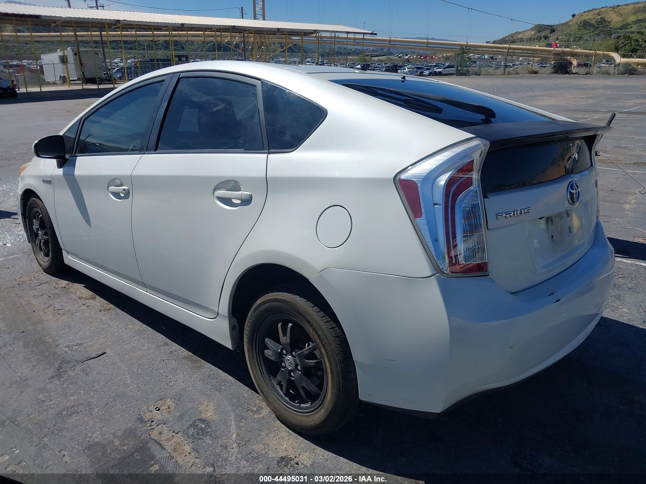 TOYOTA PRIUS image 3