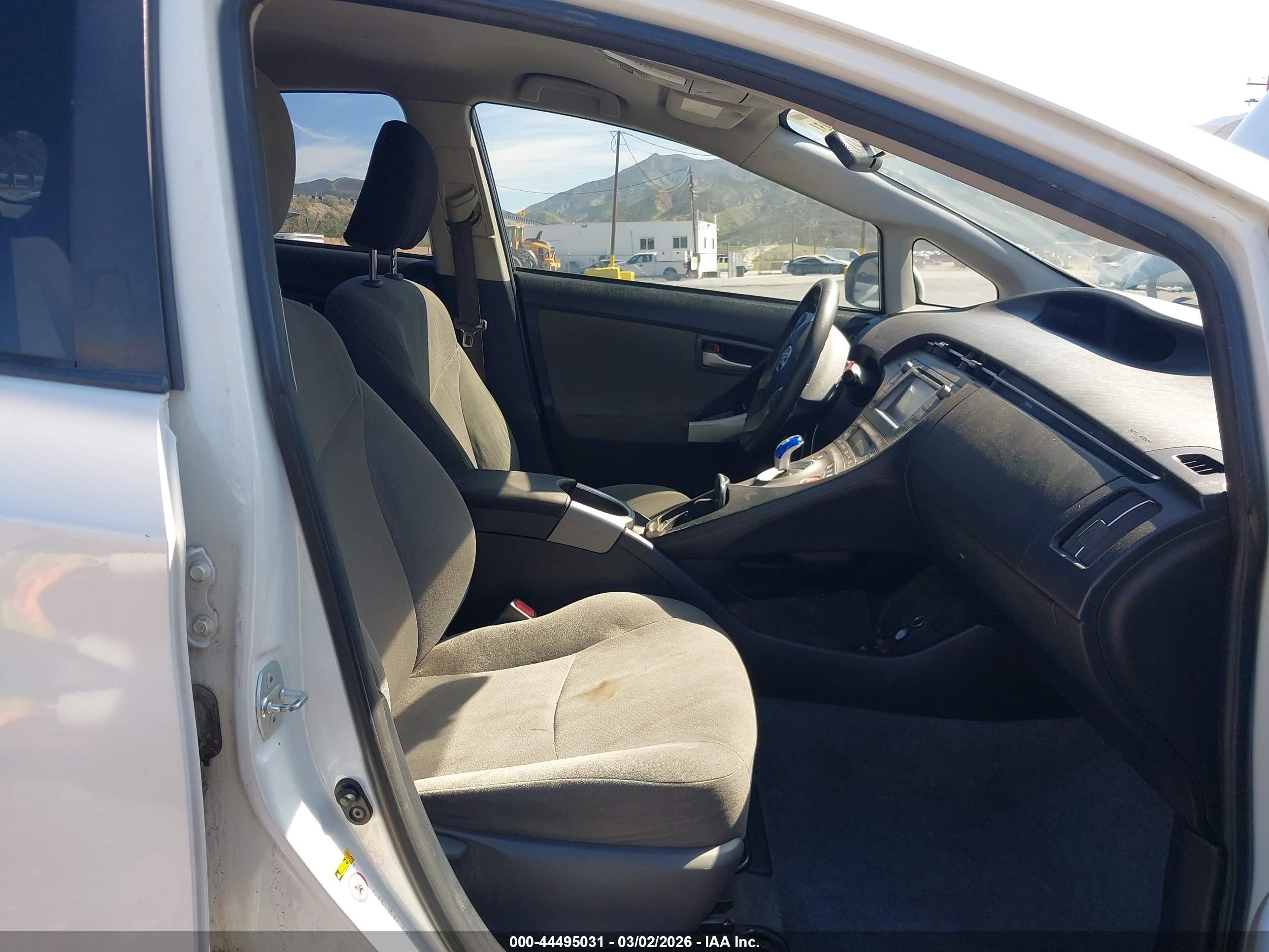 TOYOTA PRIUS image 5