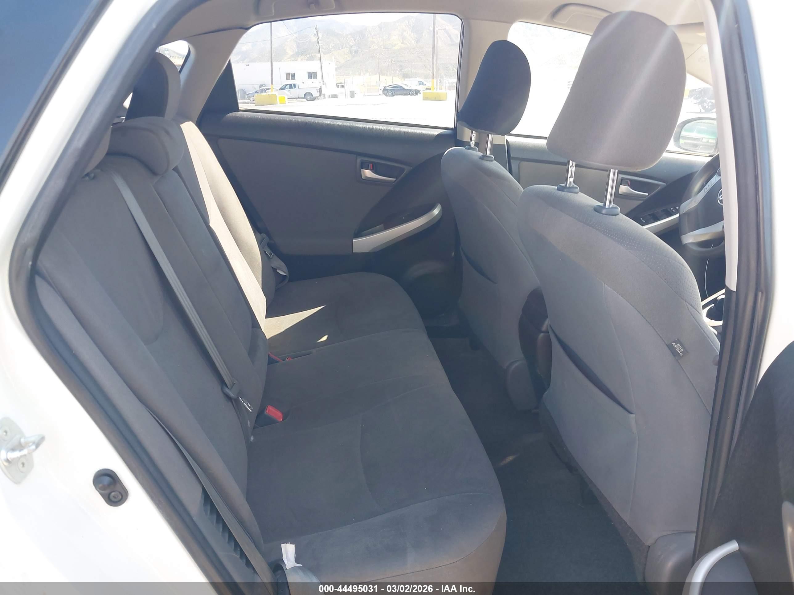 TOYOTA PRIUS image 8