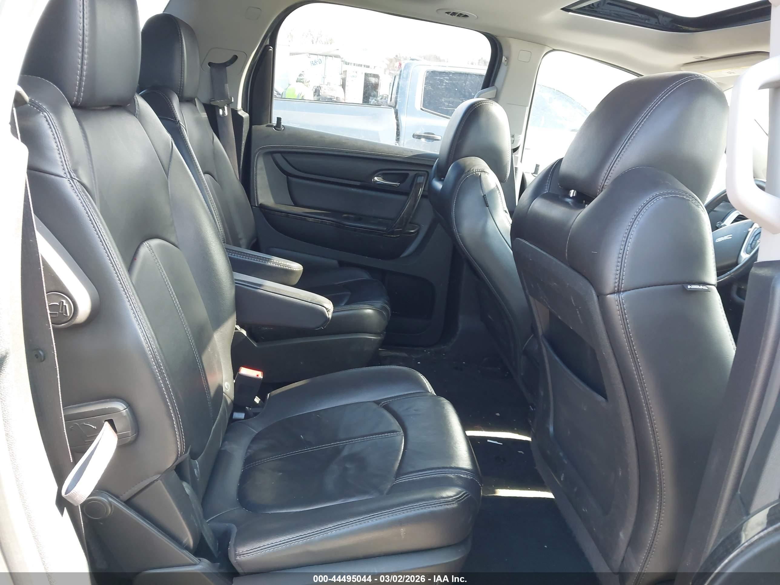 GMC ACADIA image 8