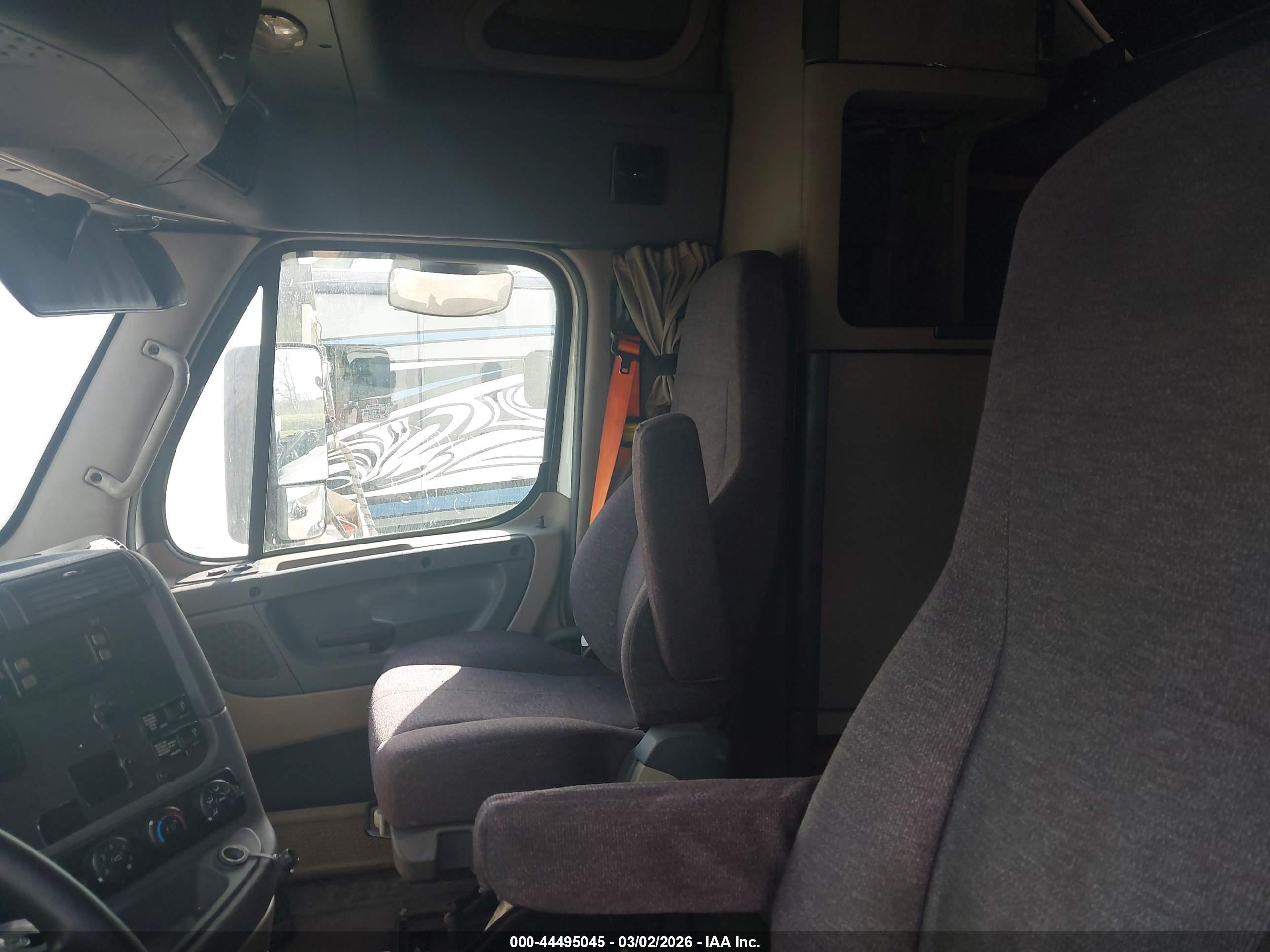 FREIGHTLINER CASCADIA image 8