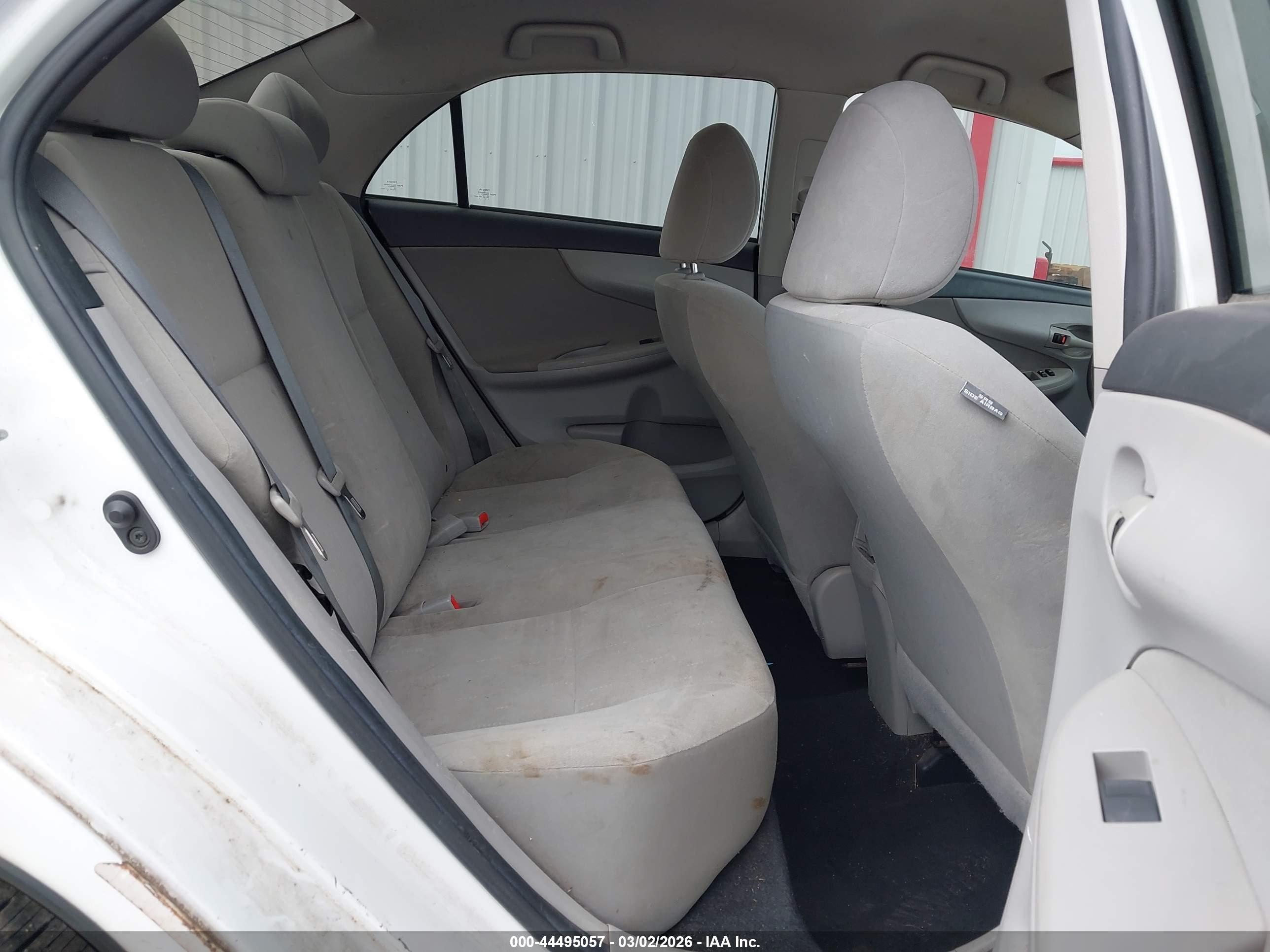 TOYOTA COROLLA image 8