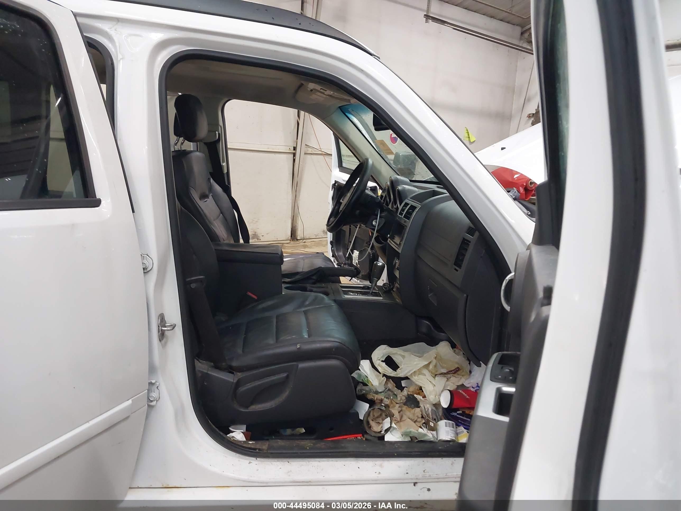 DODGE NITRO image 5