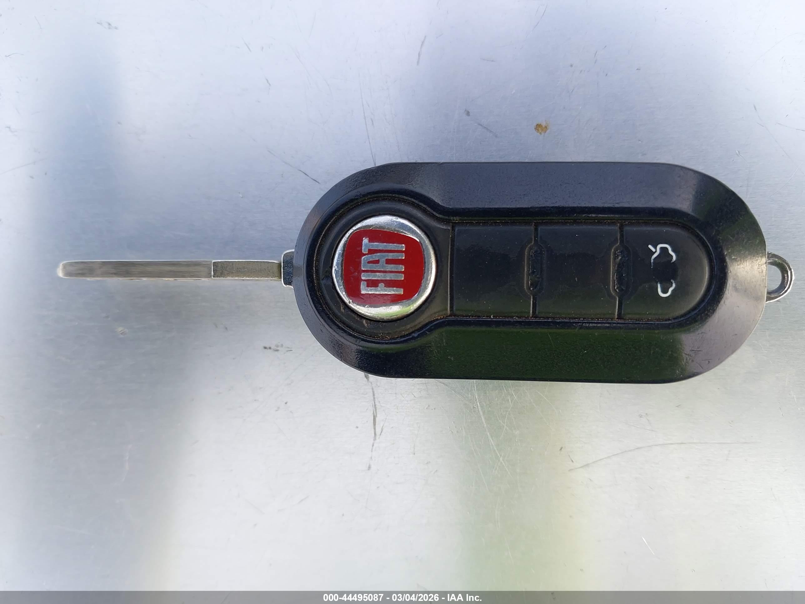 FIAT 500L image 11