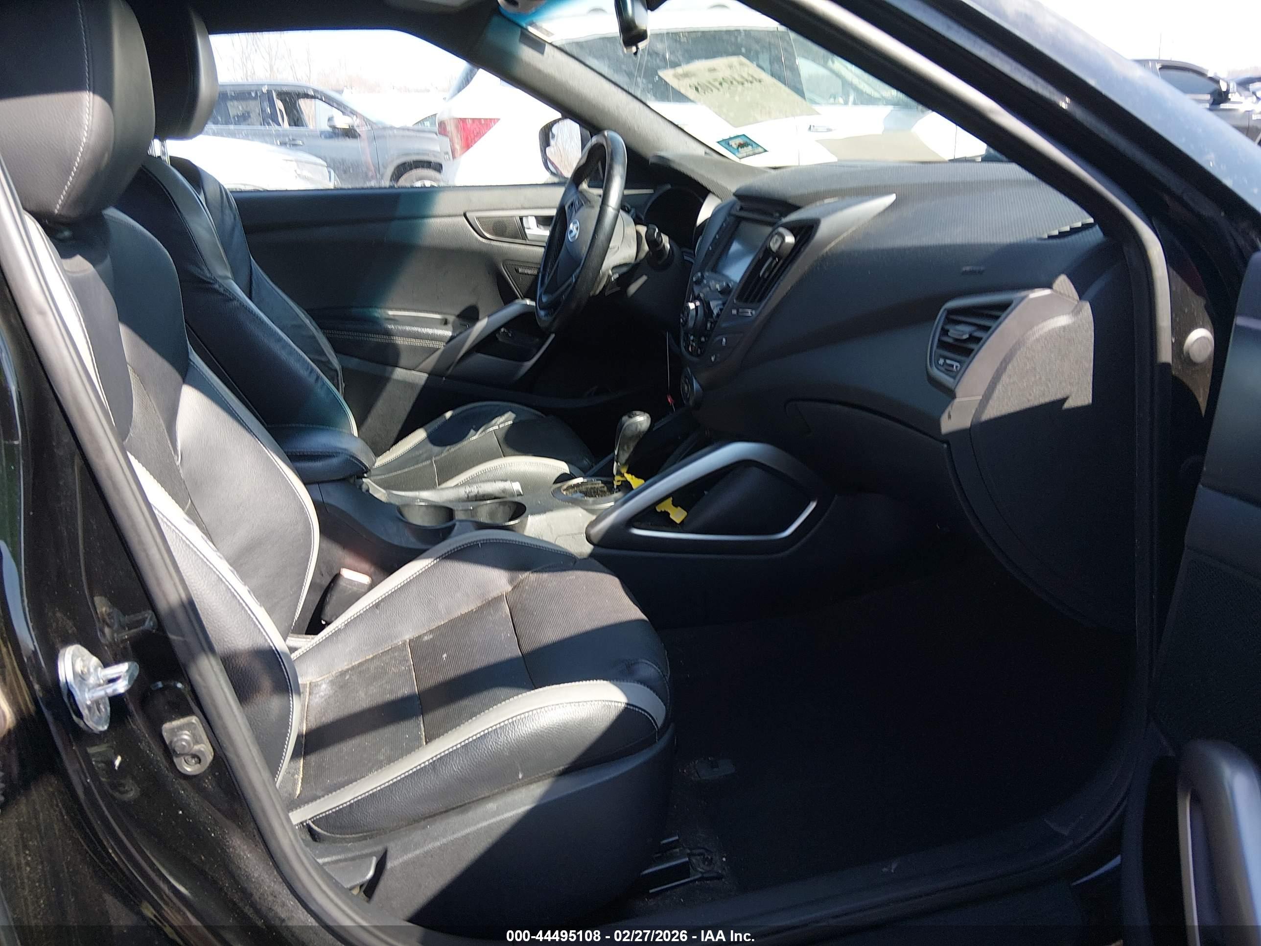 HYUNDAI VELOSTER image 5