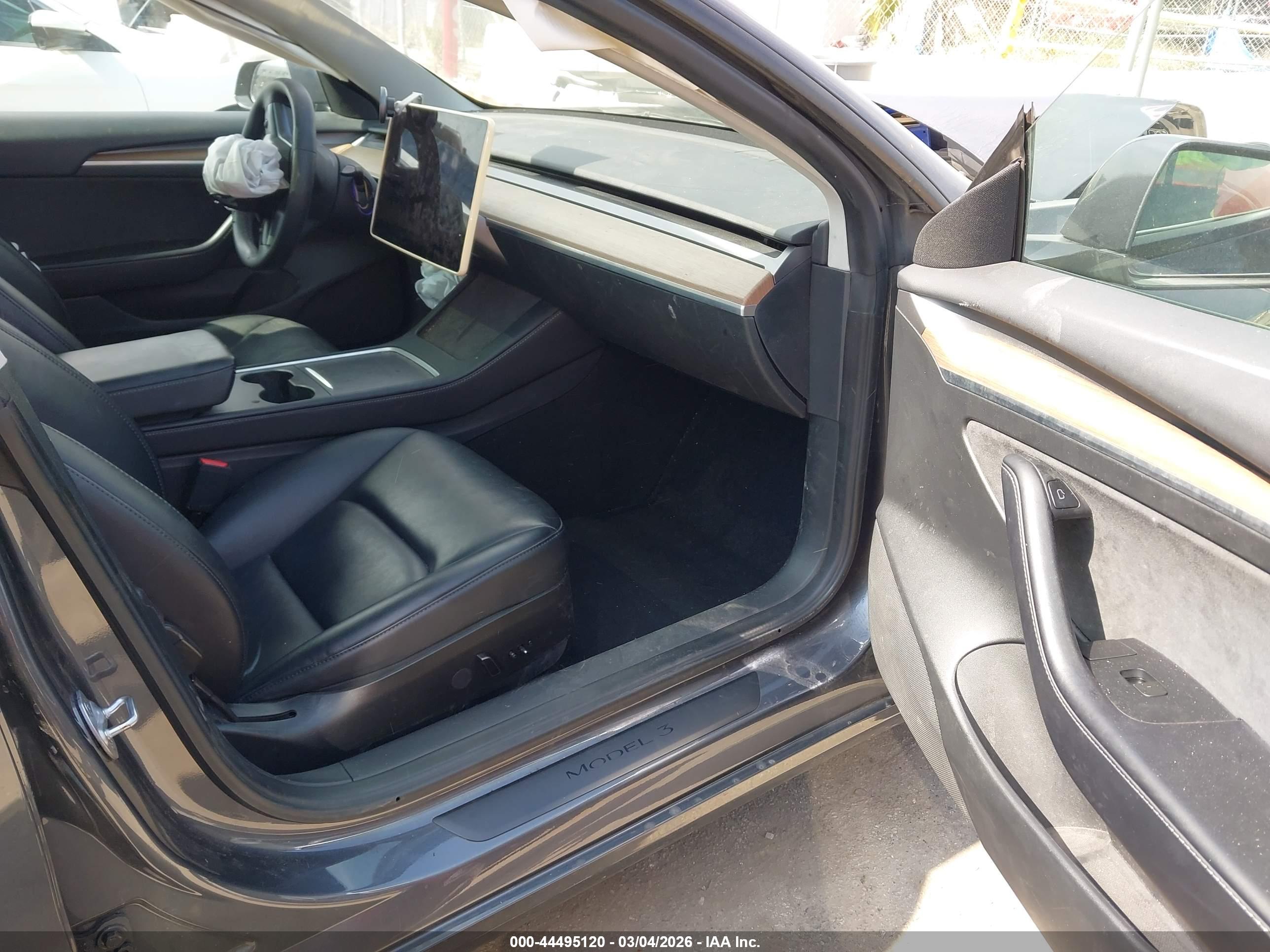 TESLA MODEL image 5
