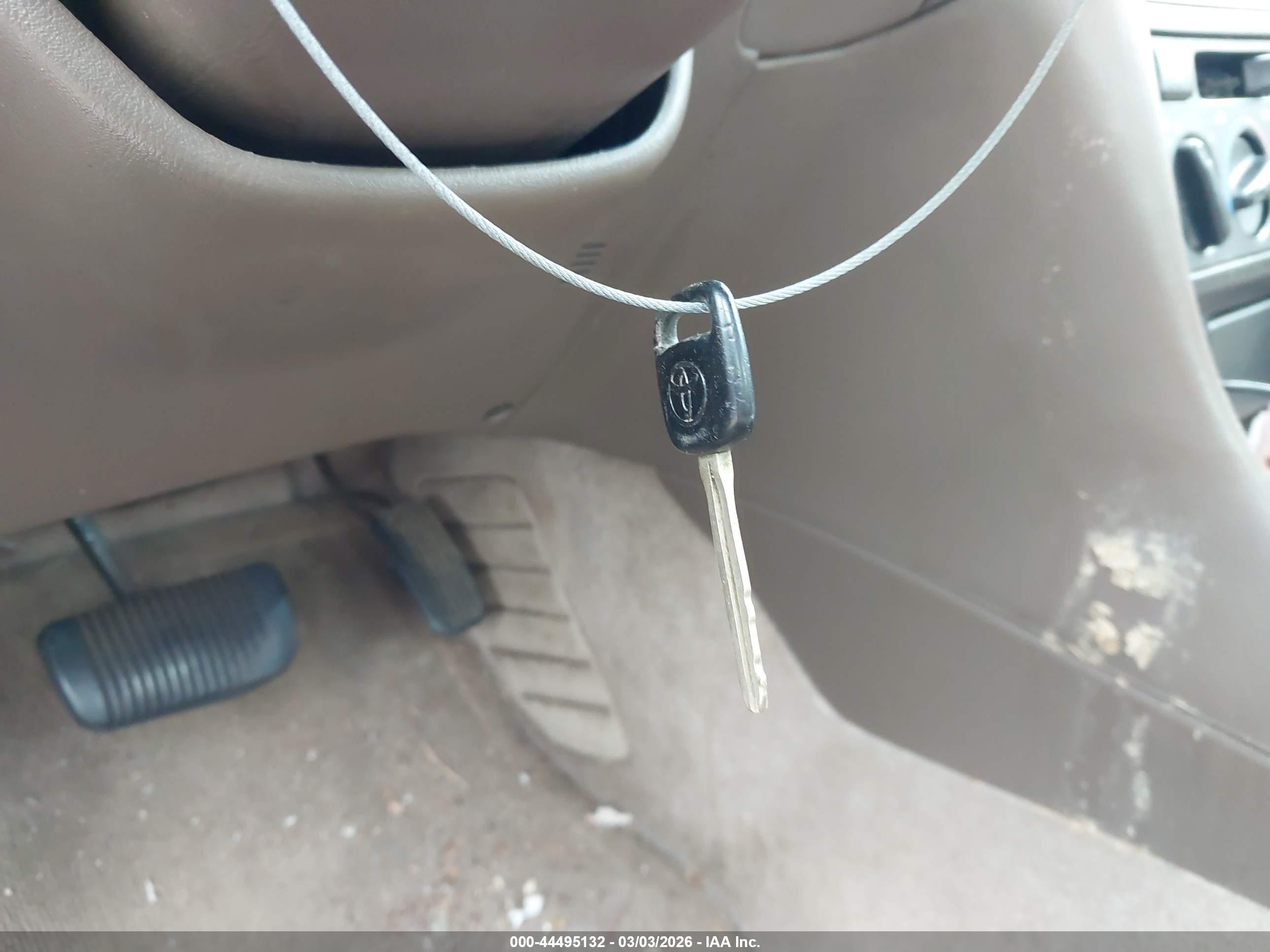 TOYOTA CAMRY image 11