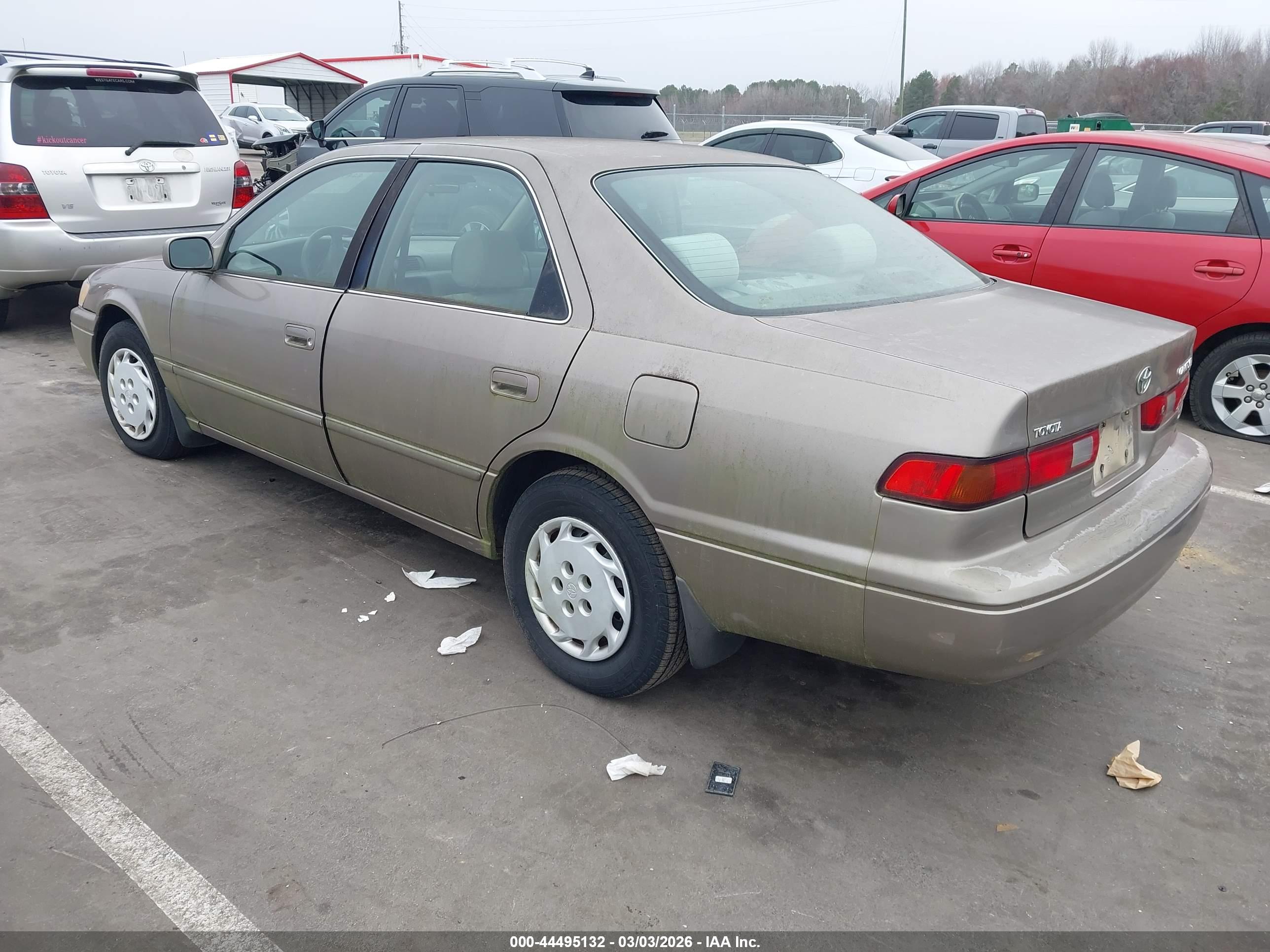 TOYOTA CAMRY image 3