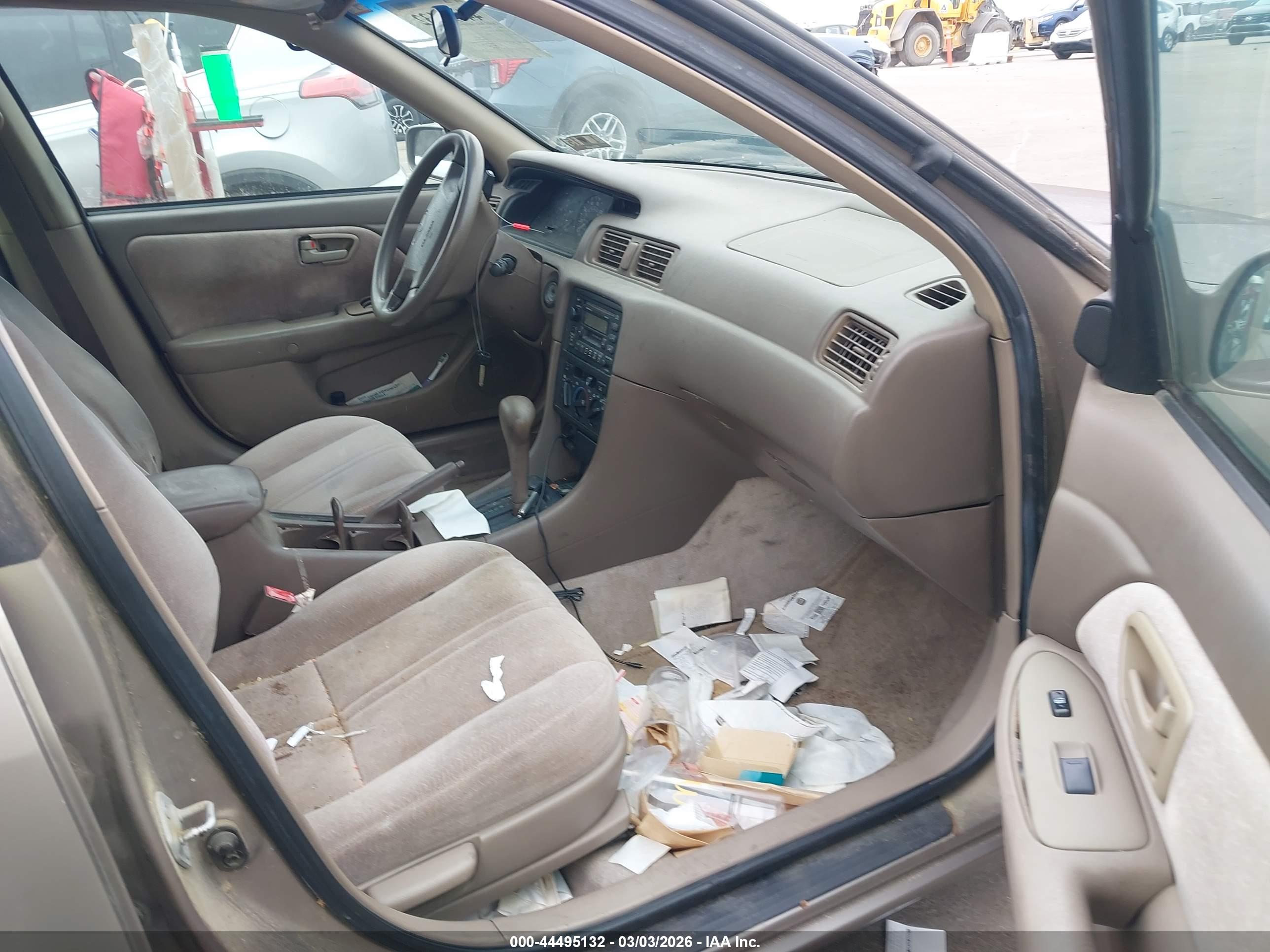 TOYOTA CAMRY image 5