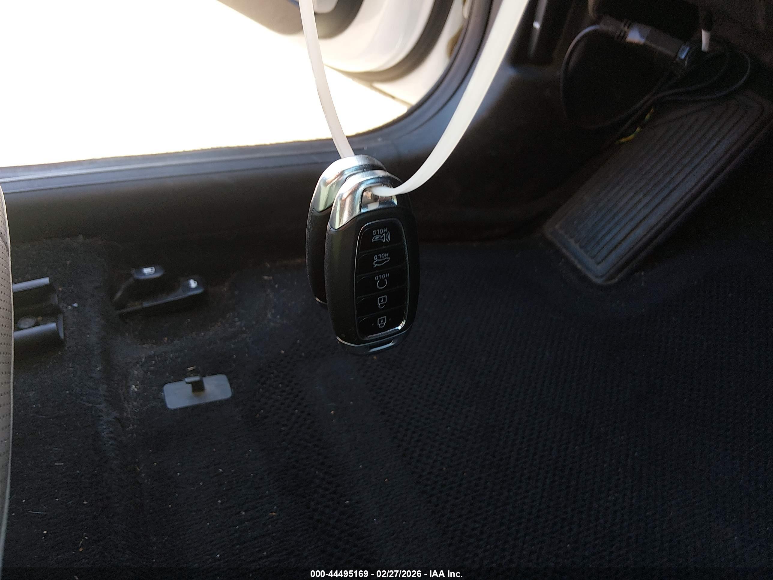 HYUNDAI ELANTRA image 11
