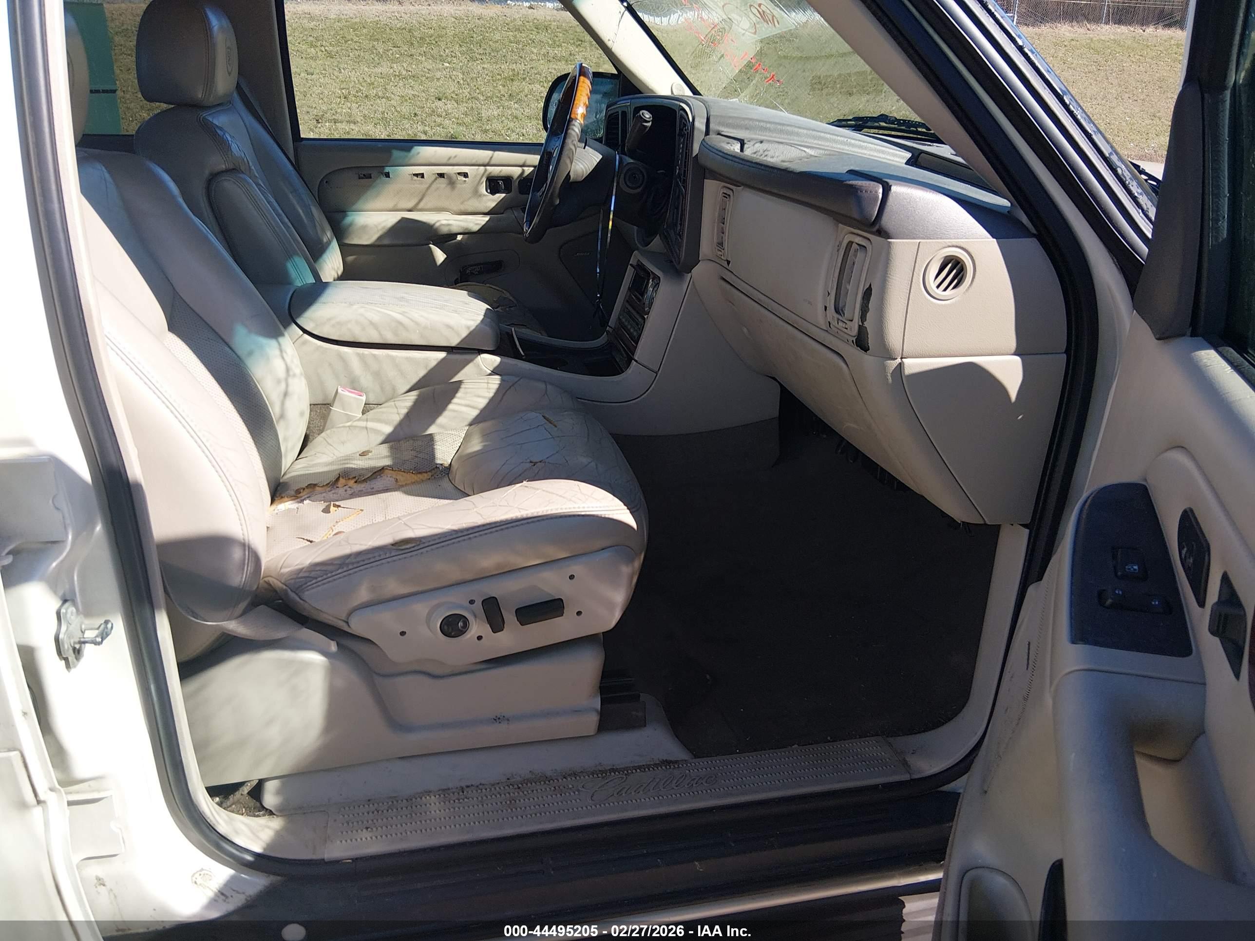 CADILLAC ESCALADE image 5