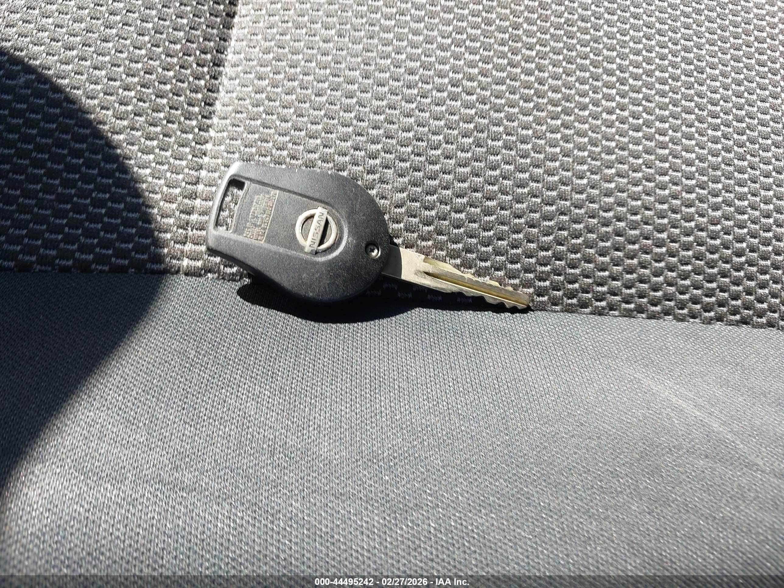 NISSAN VERSA image 11