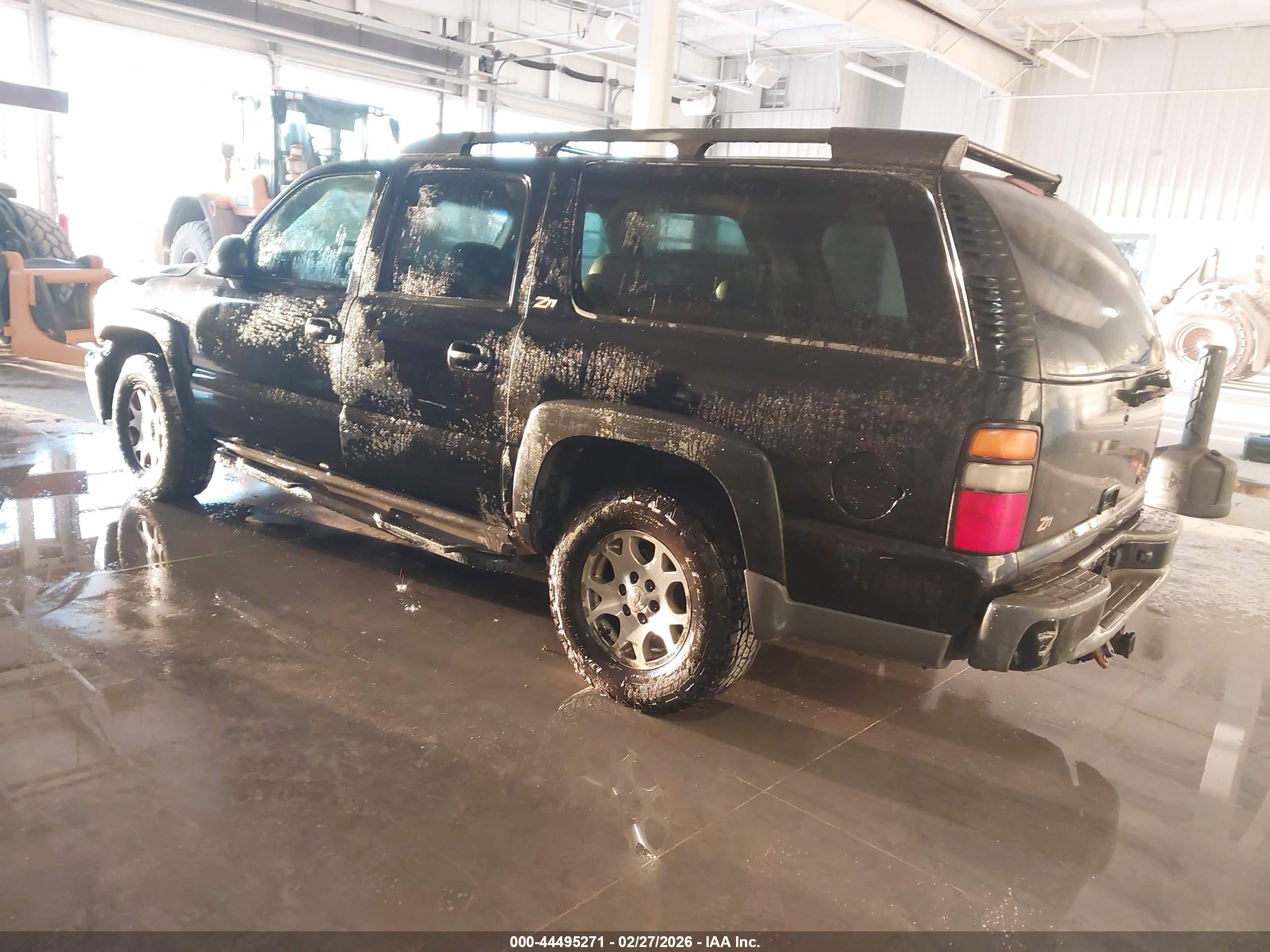 CHEVROLET SUBURBAN image 3